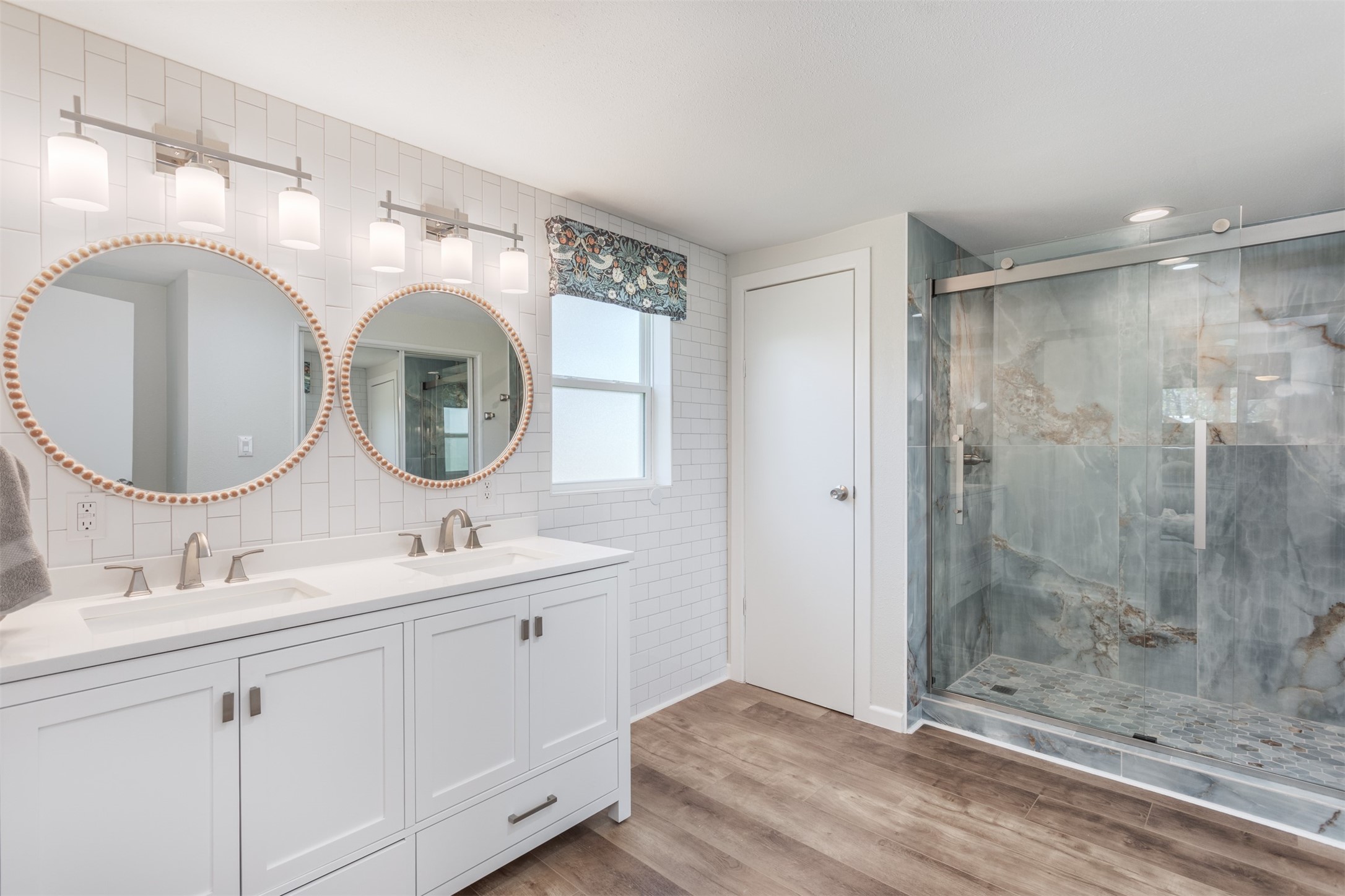 2208 Crestview Circle