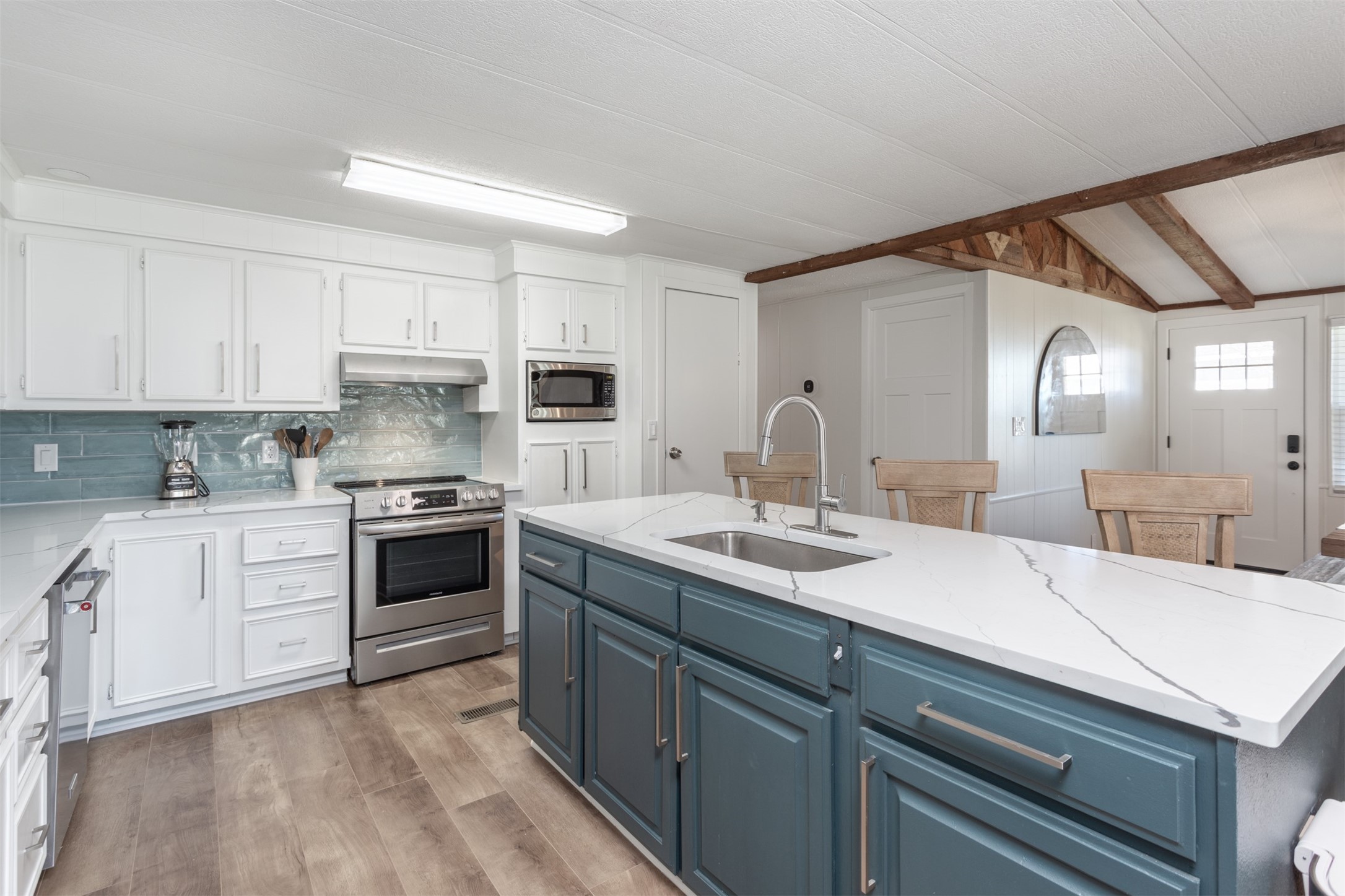 2208 Crestview Circle