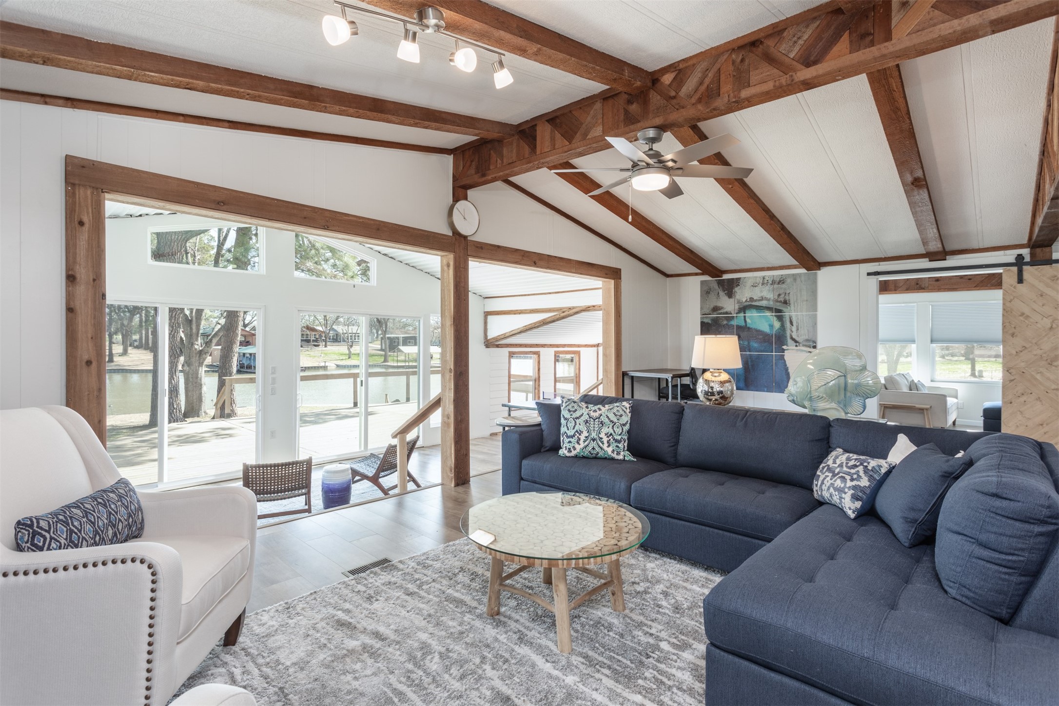 2208 Crestview Circle