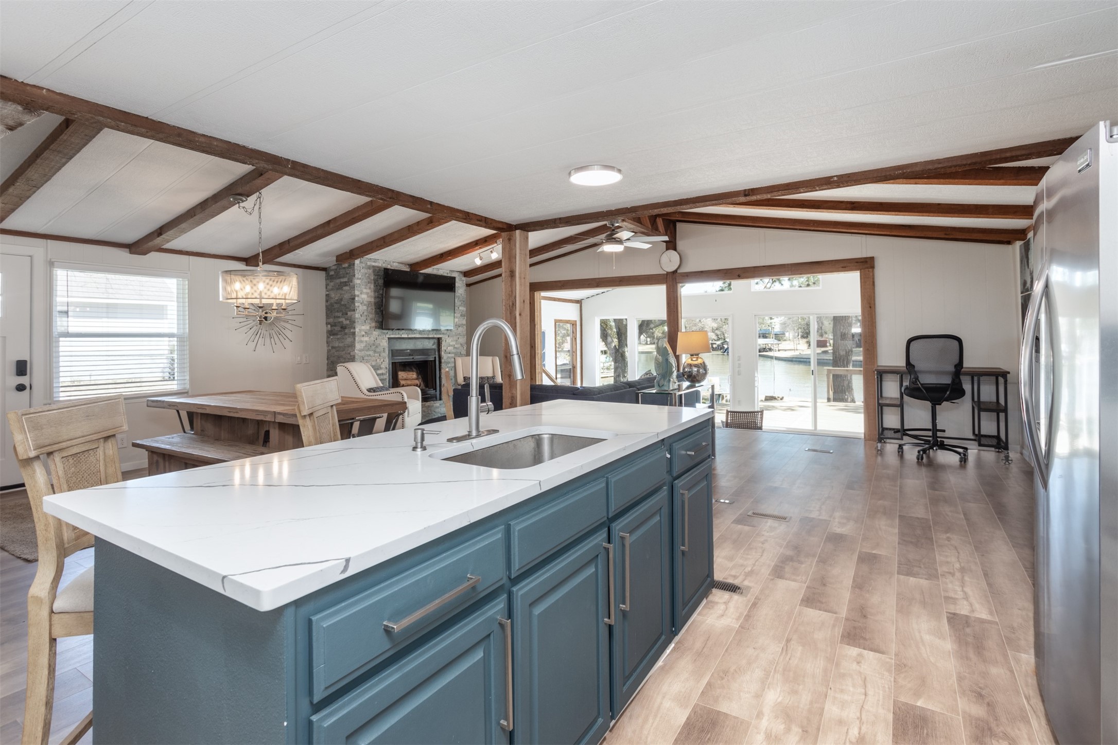 2208 Crestview Circle