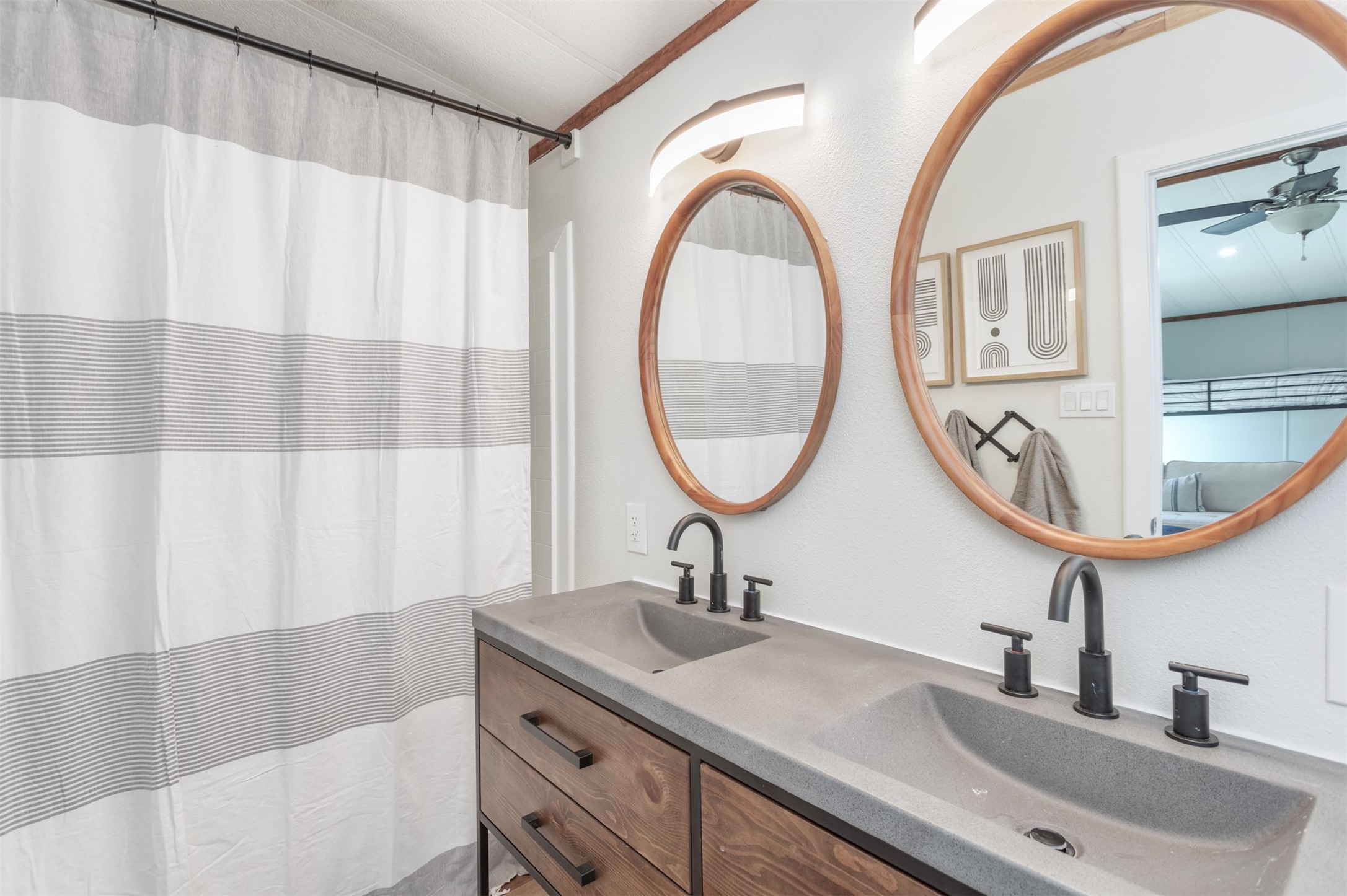 2208 Crestview Circle