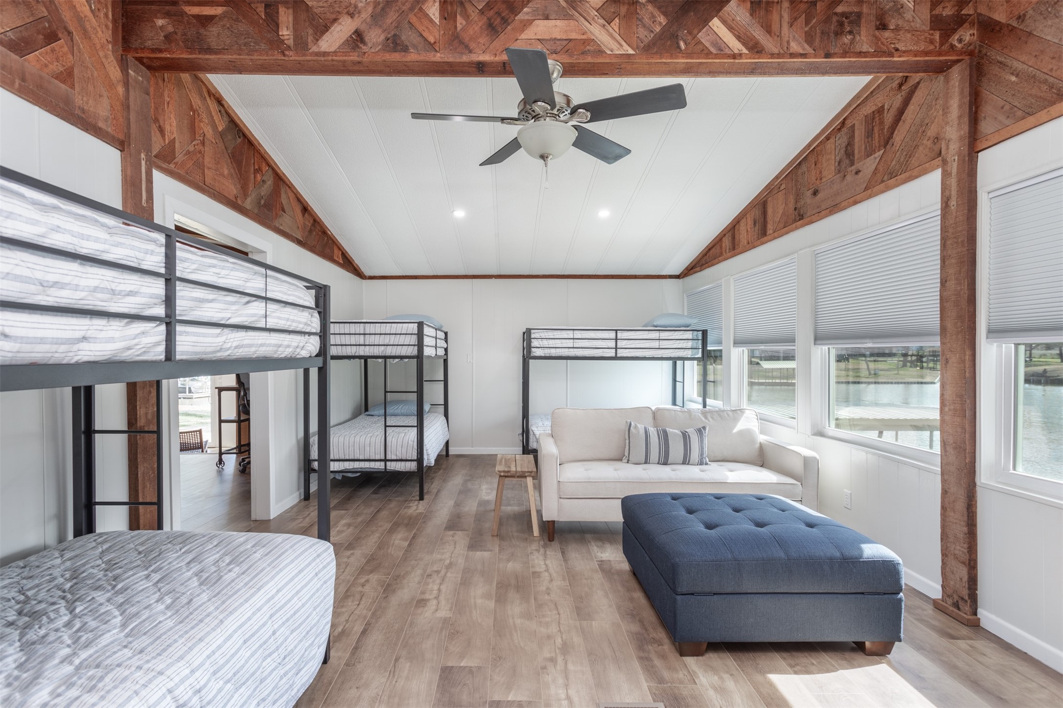 2208 Crestview Circle