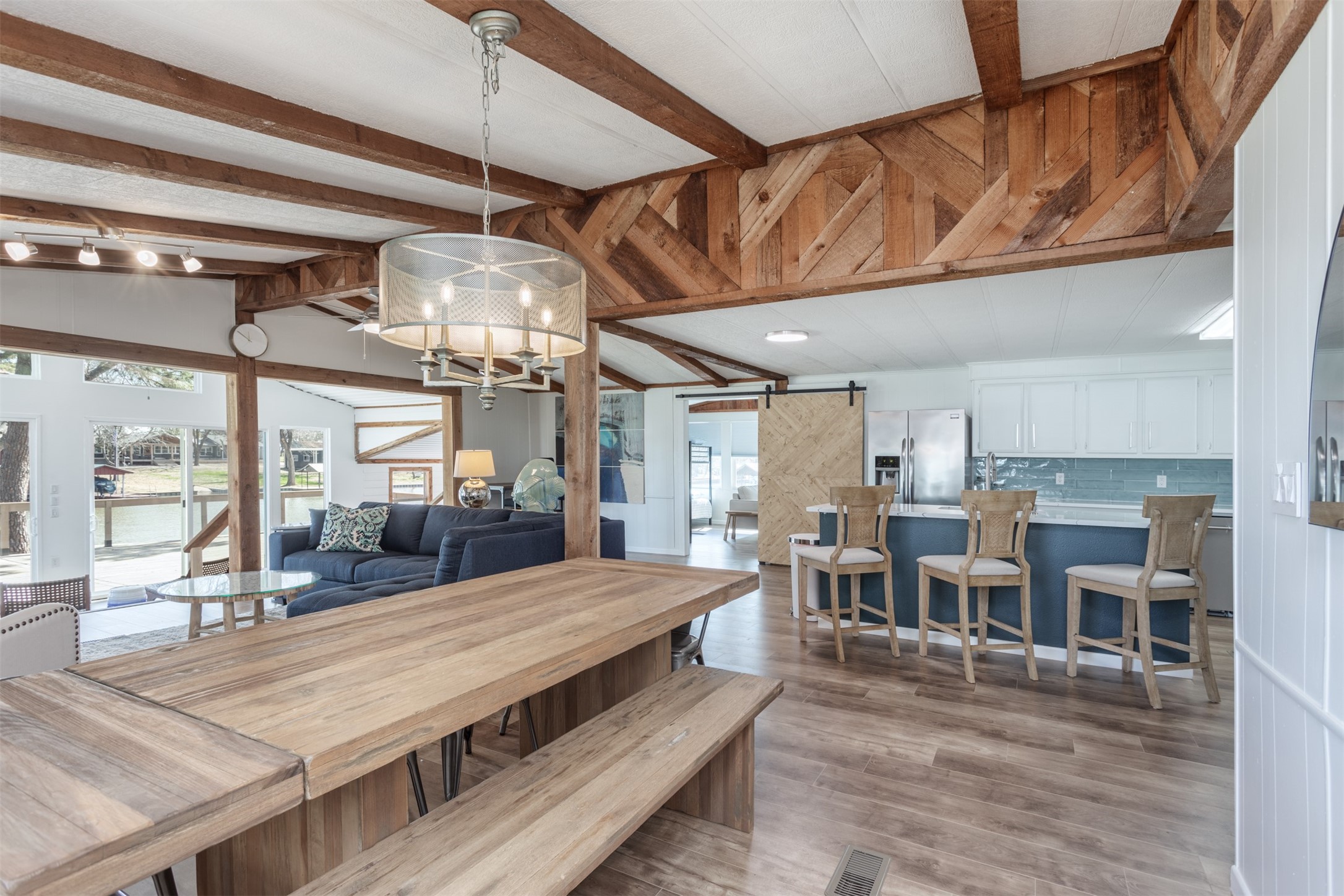 2208 Crestview Circle