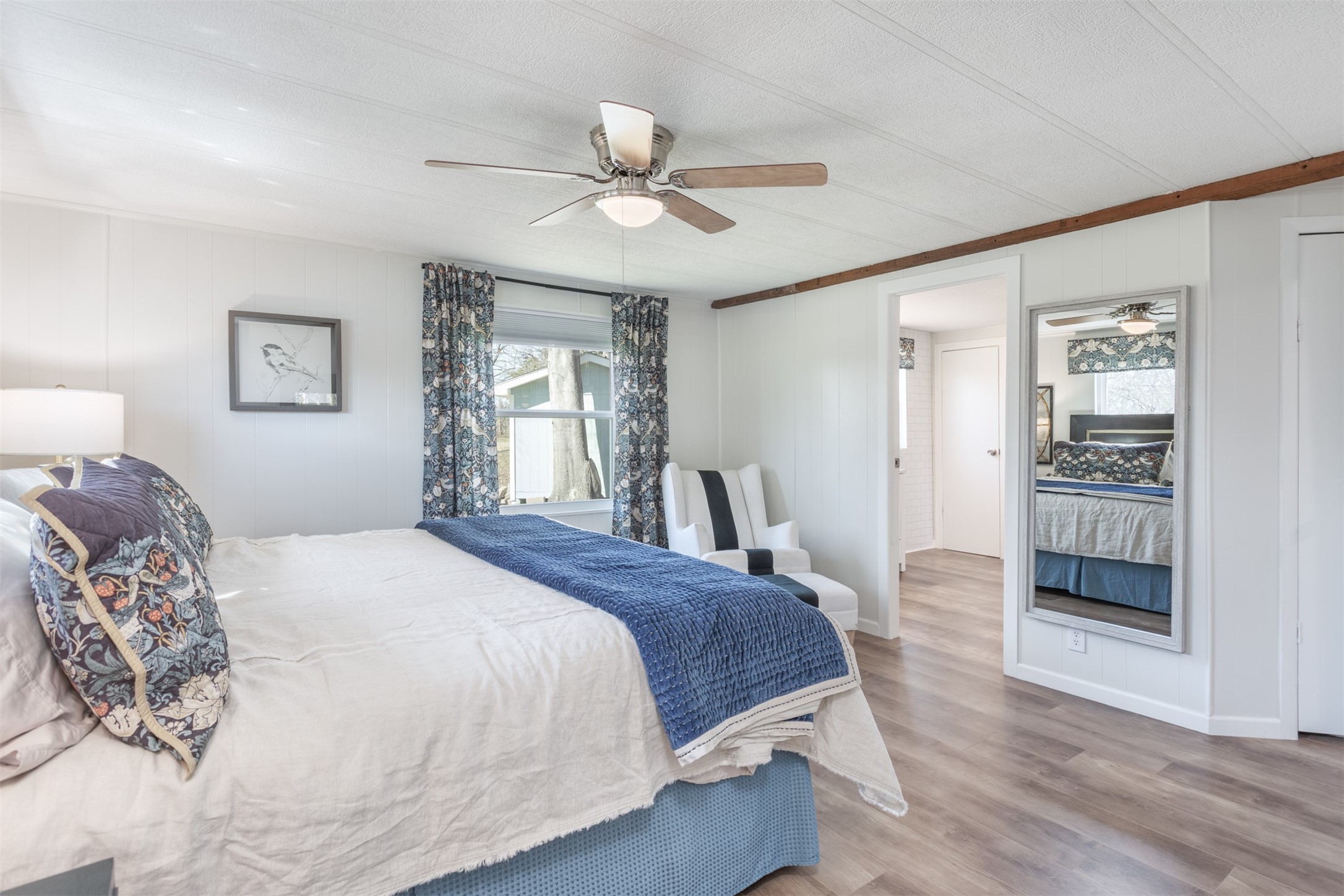 2208 Crestview Circle