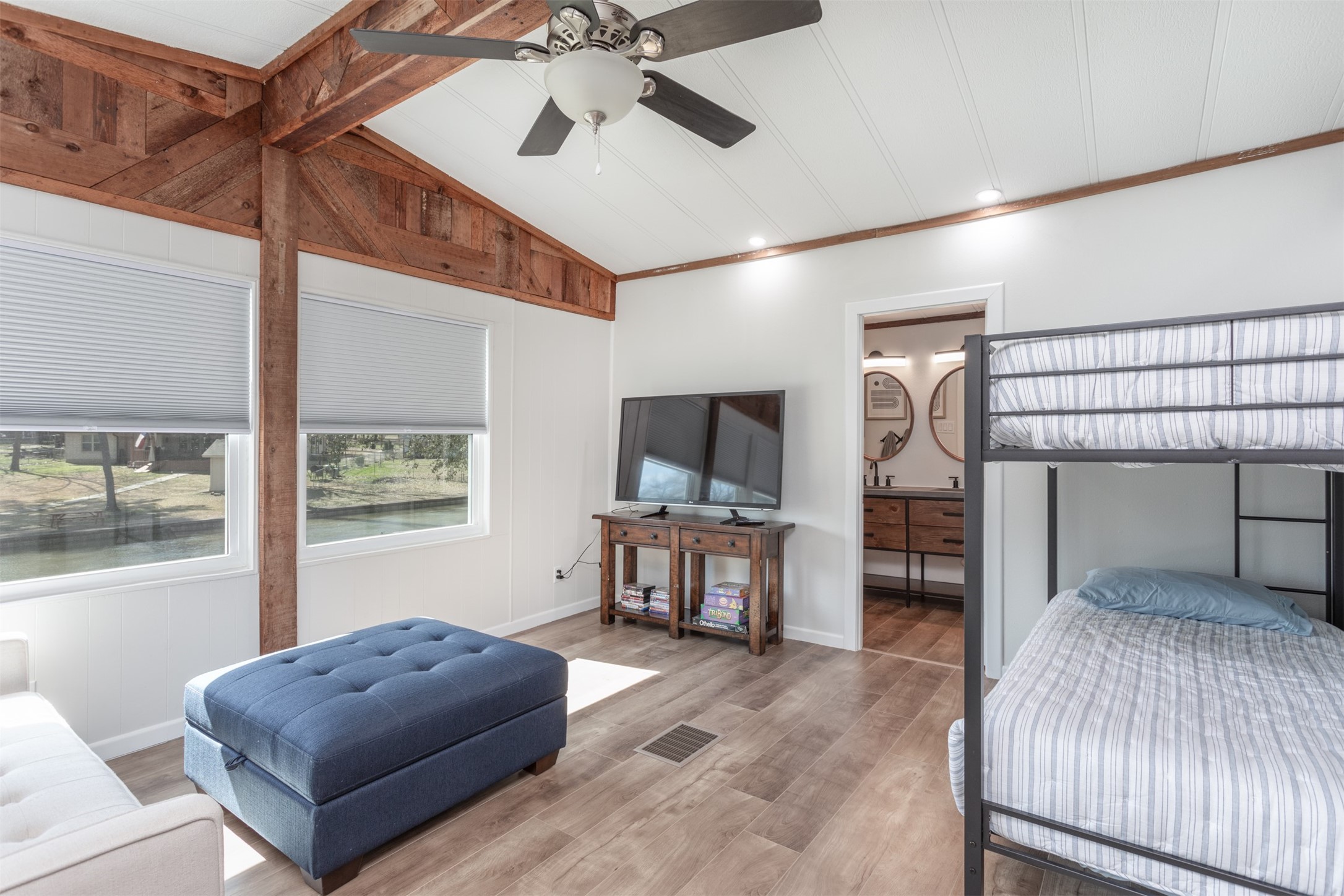 2208 Crestview Circle