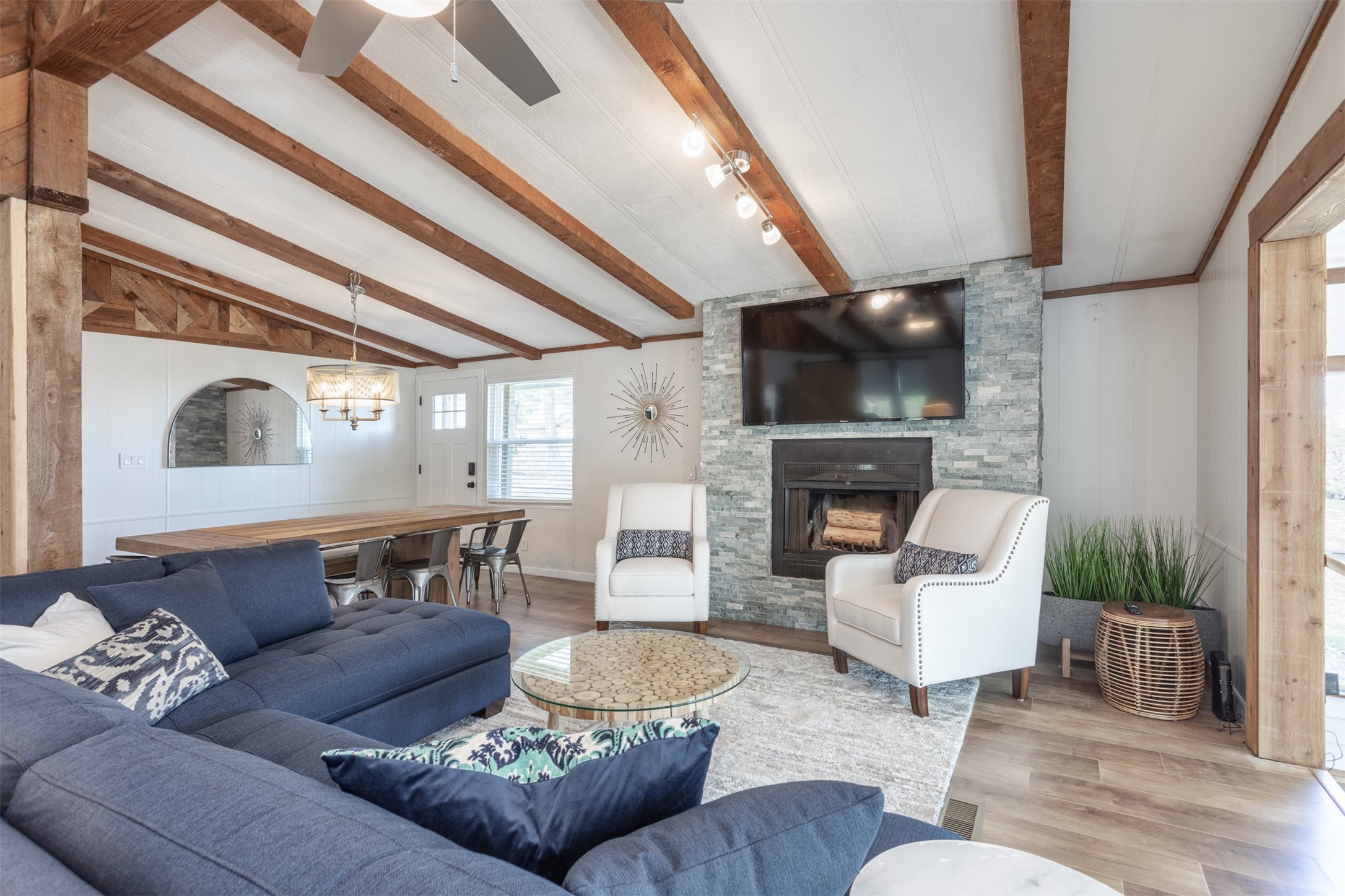 2208 Crestview Circle