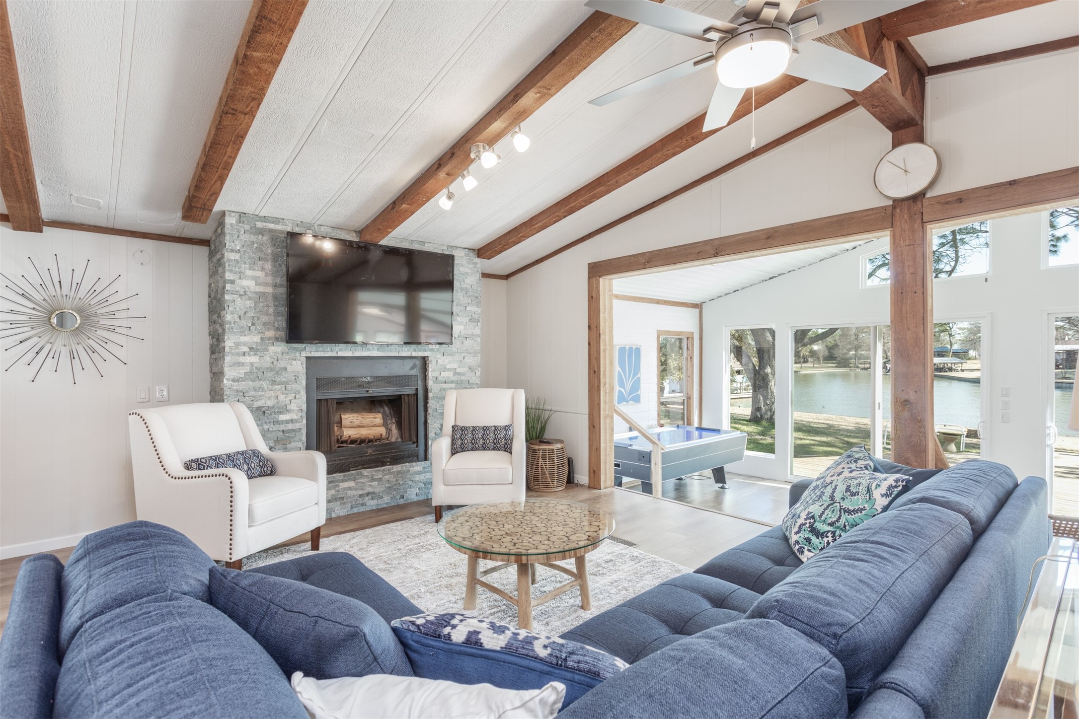 2208 Crestview Circle