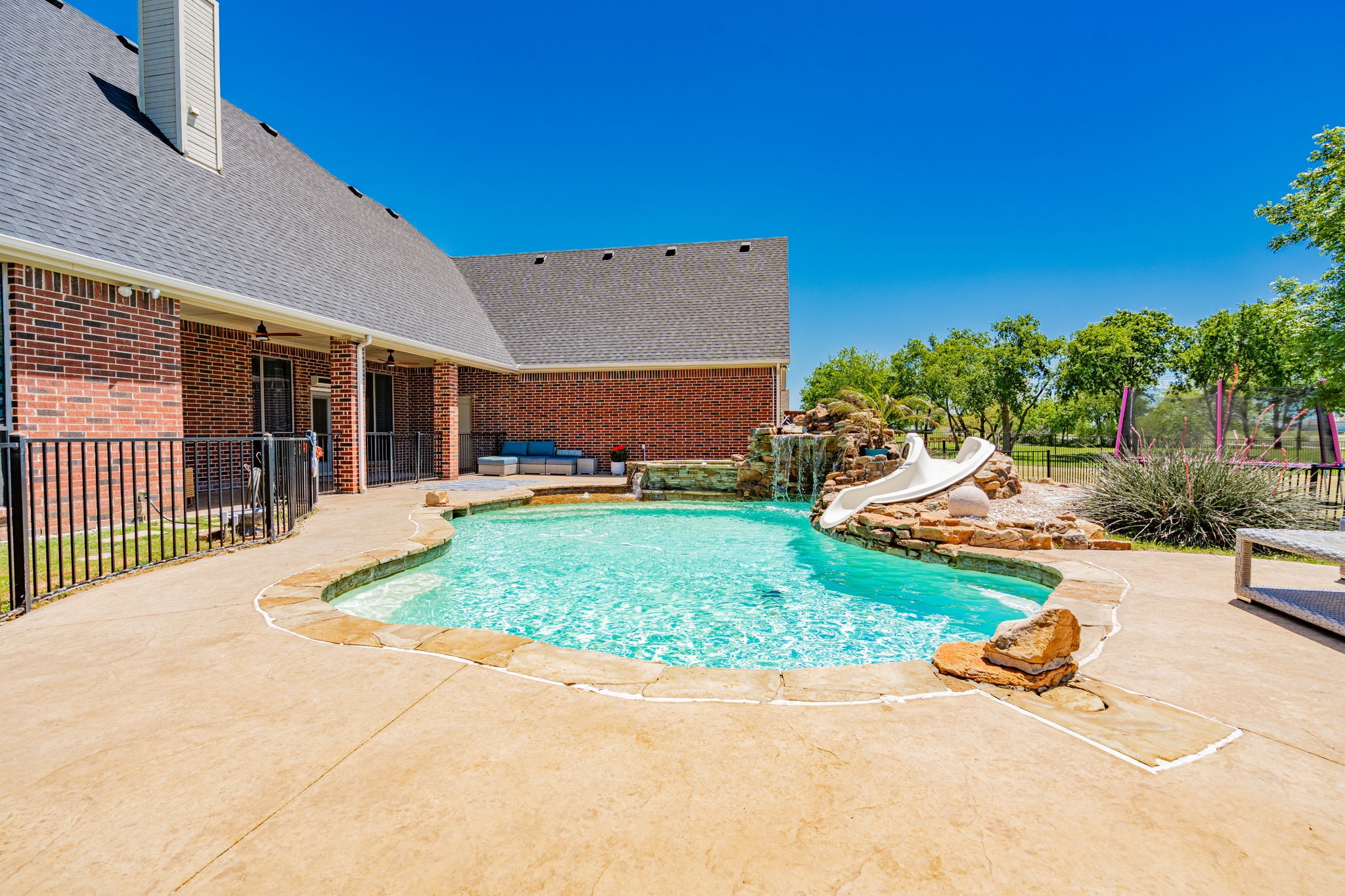 12176 Livingston Way