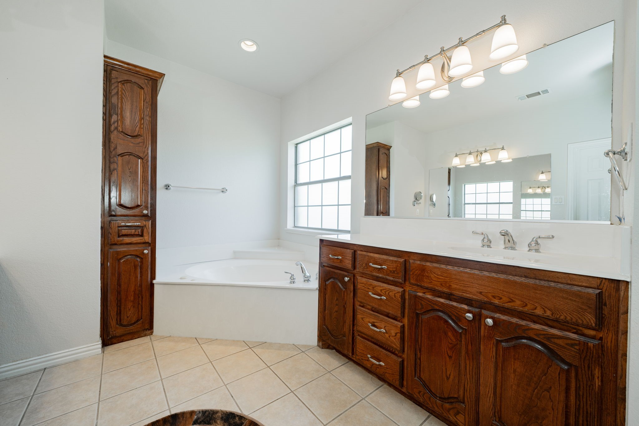 2577 W Alamosa Drive