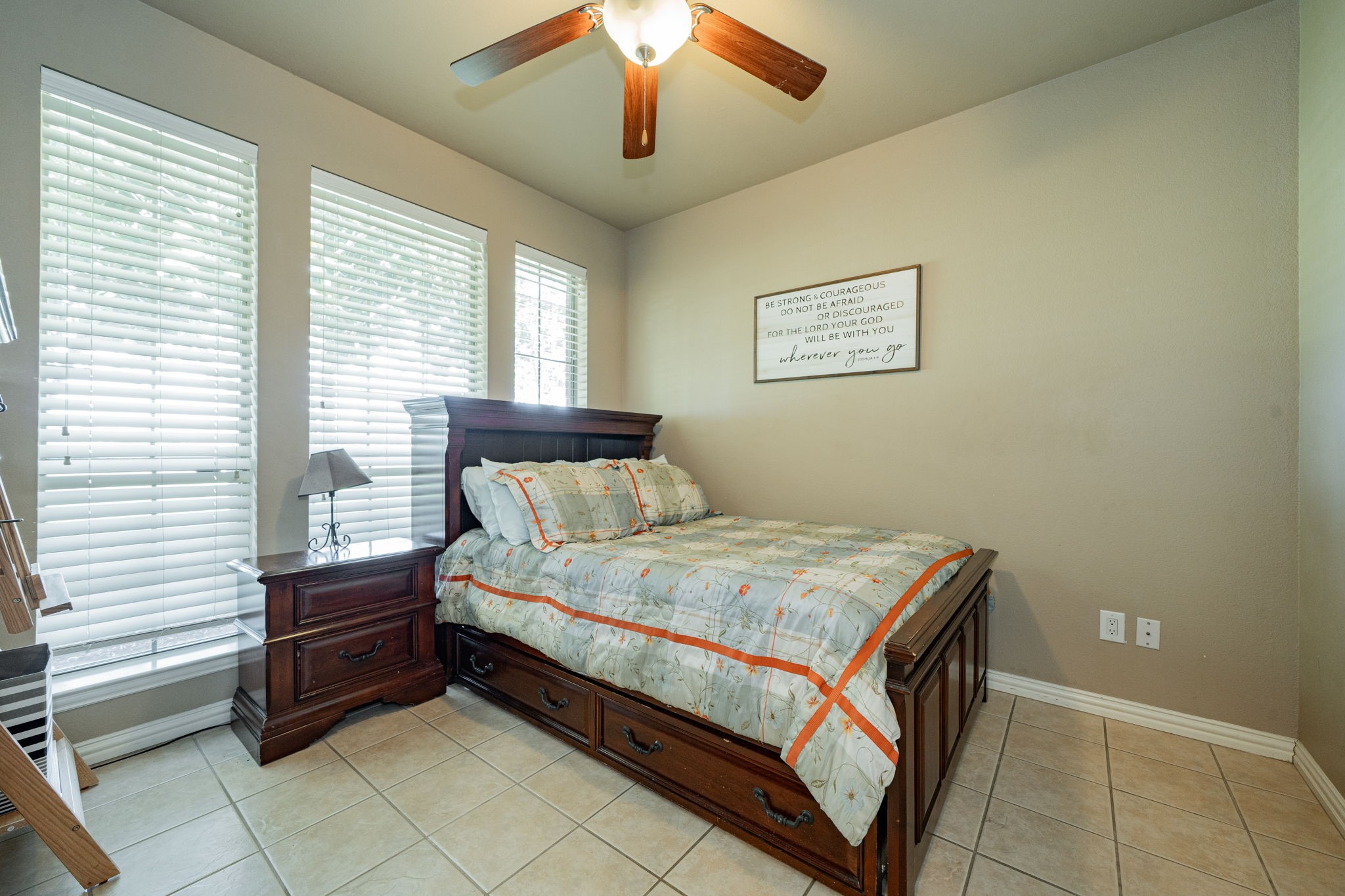 2577 W Alamosa Drive