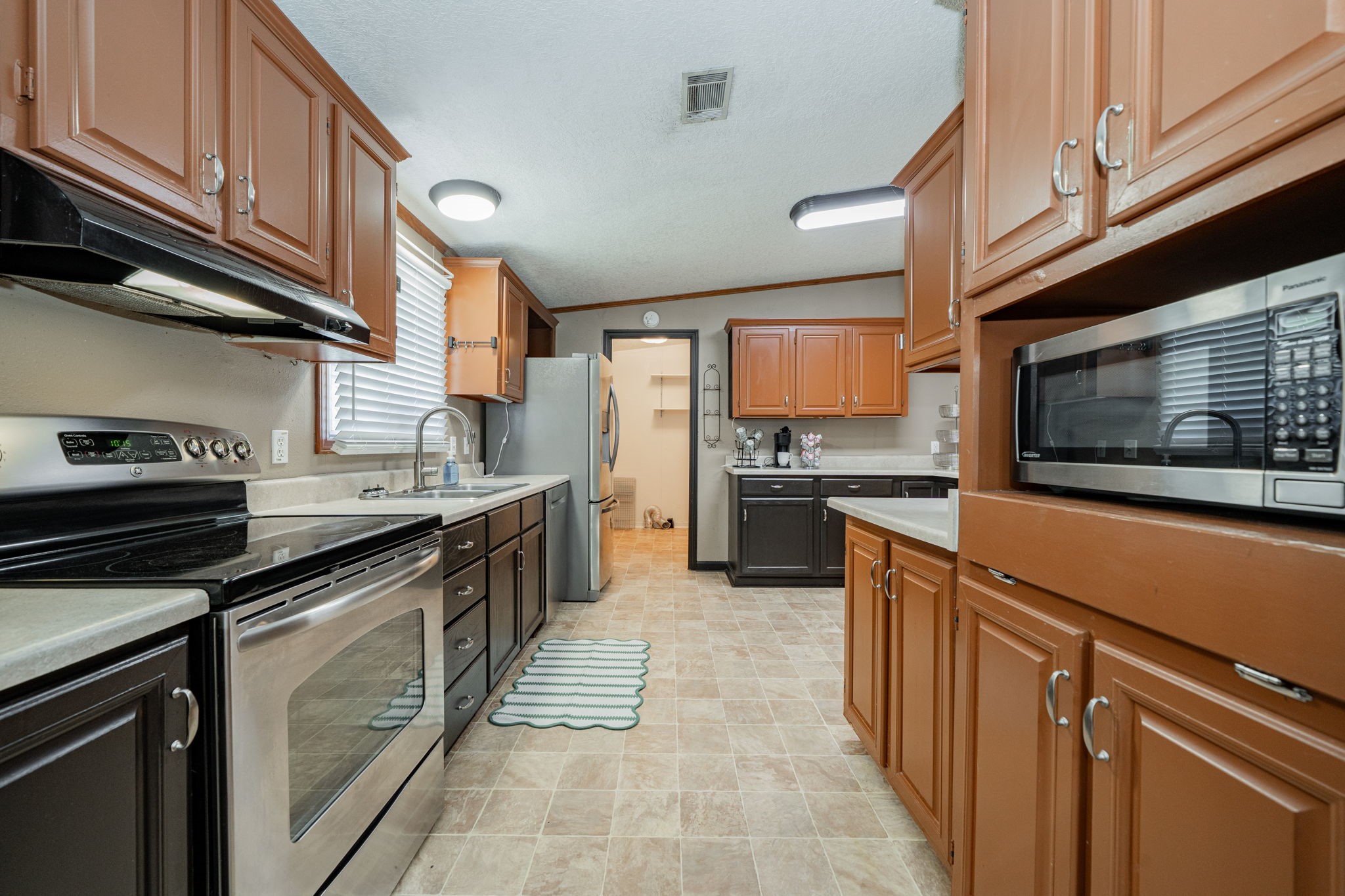 1120 Redoak Drive
