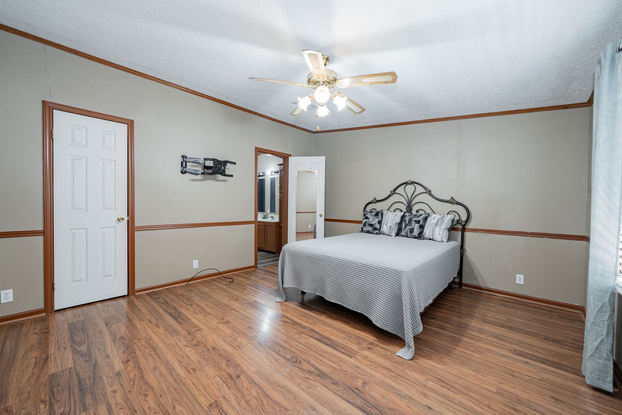 1120 Redoak Drive