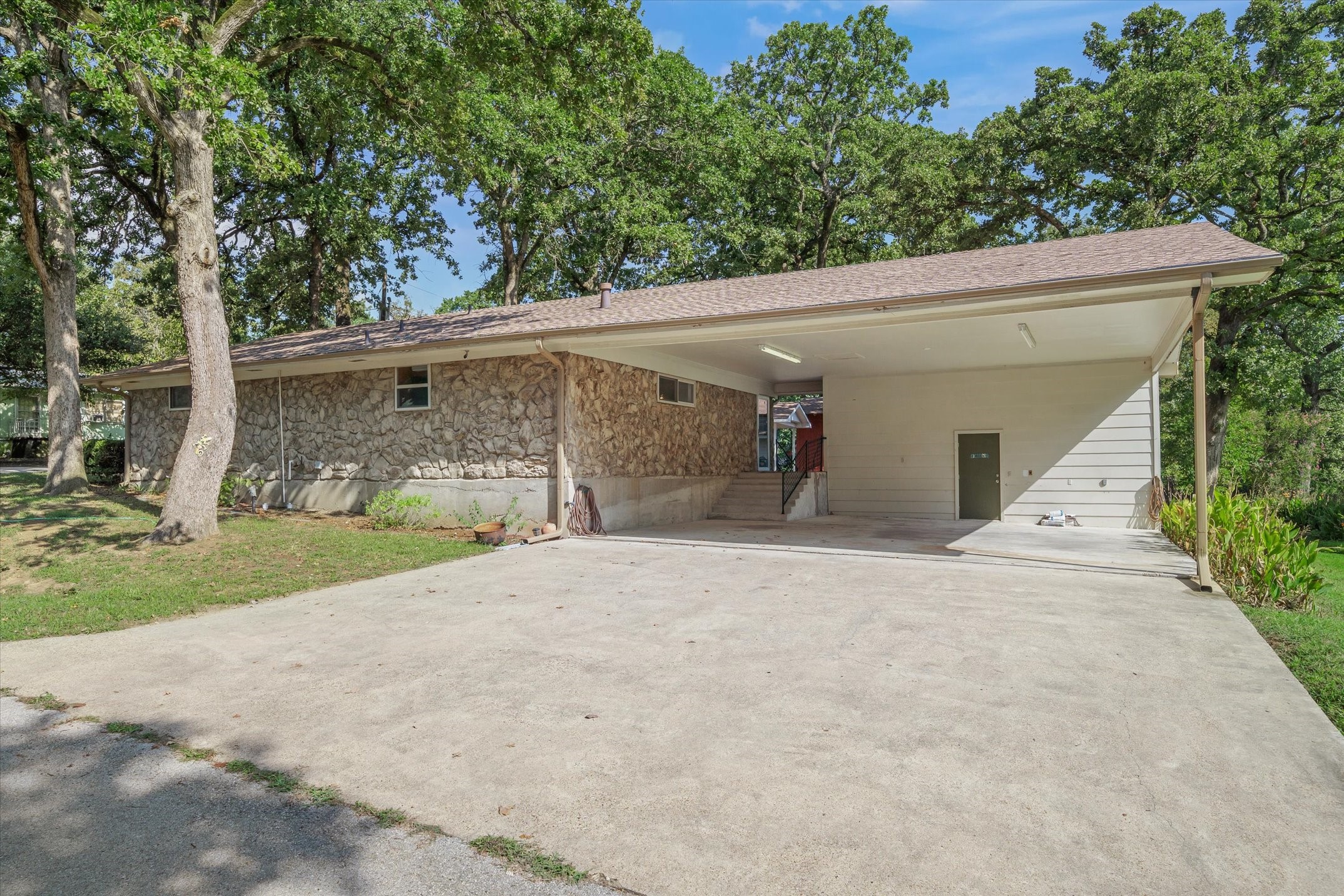 913 Doe Run Road