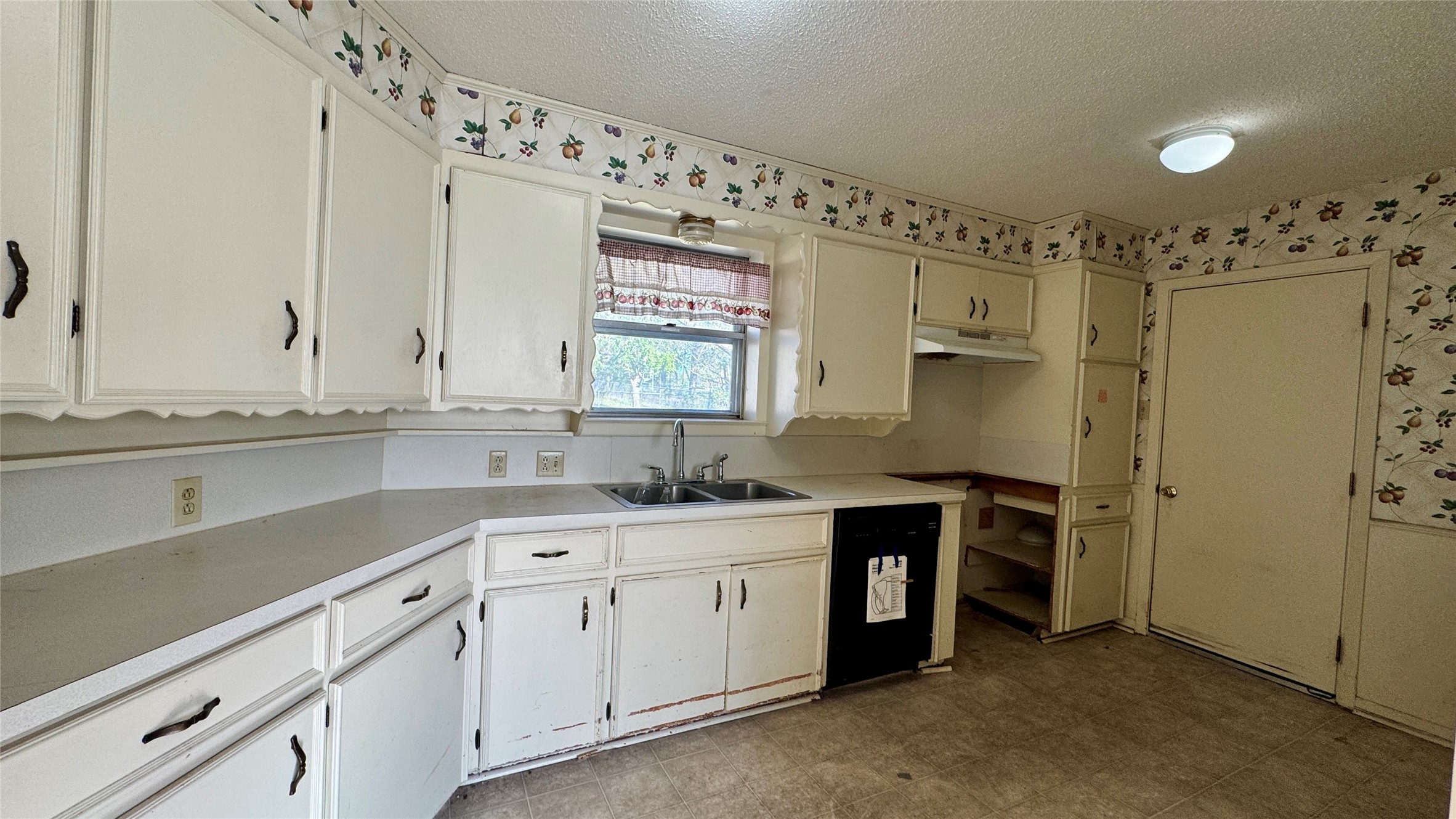 100 Poinsetta Circle