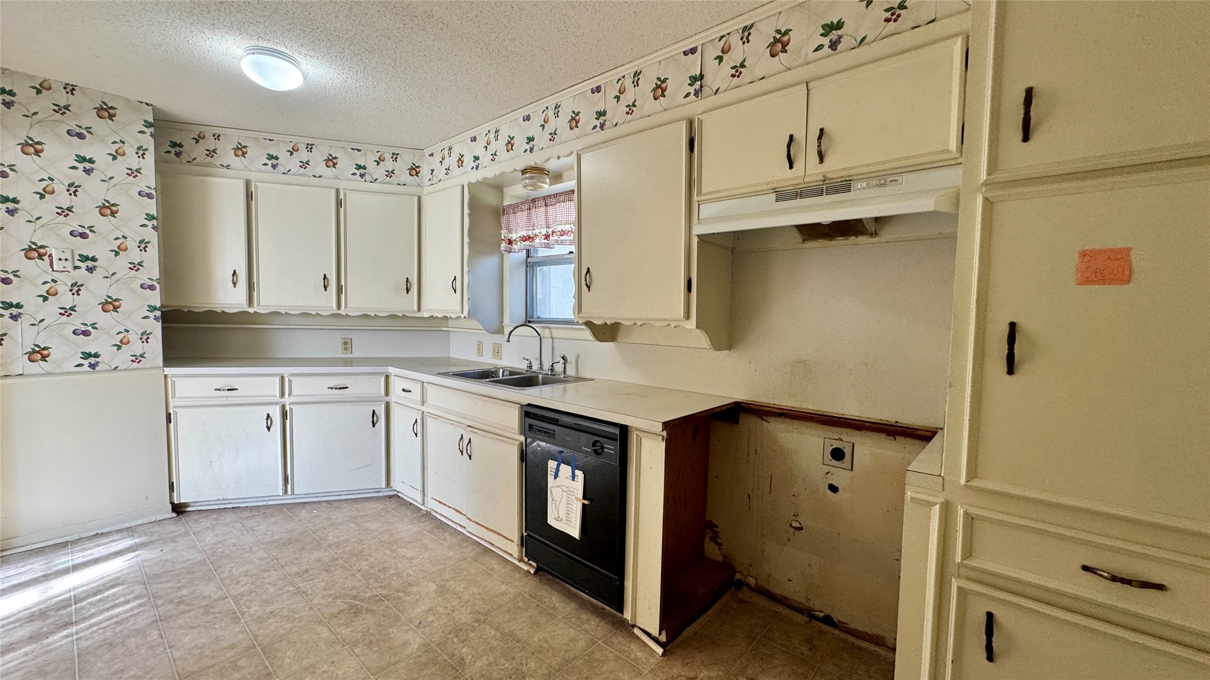 100 Poinsetta Circle