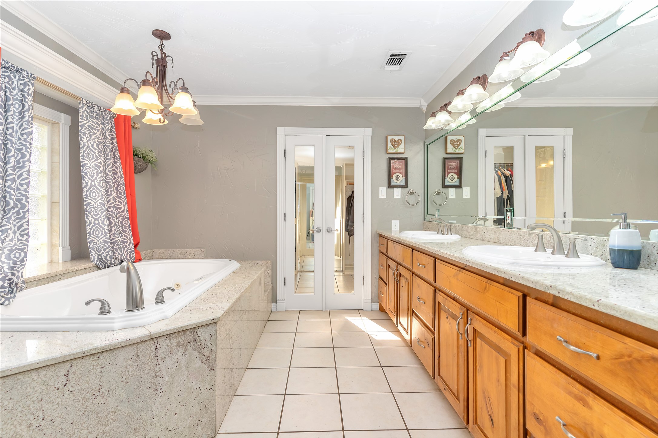 1503 W Westhill Drive