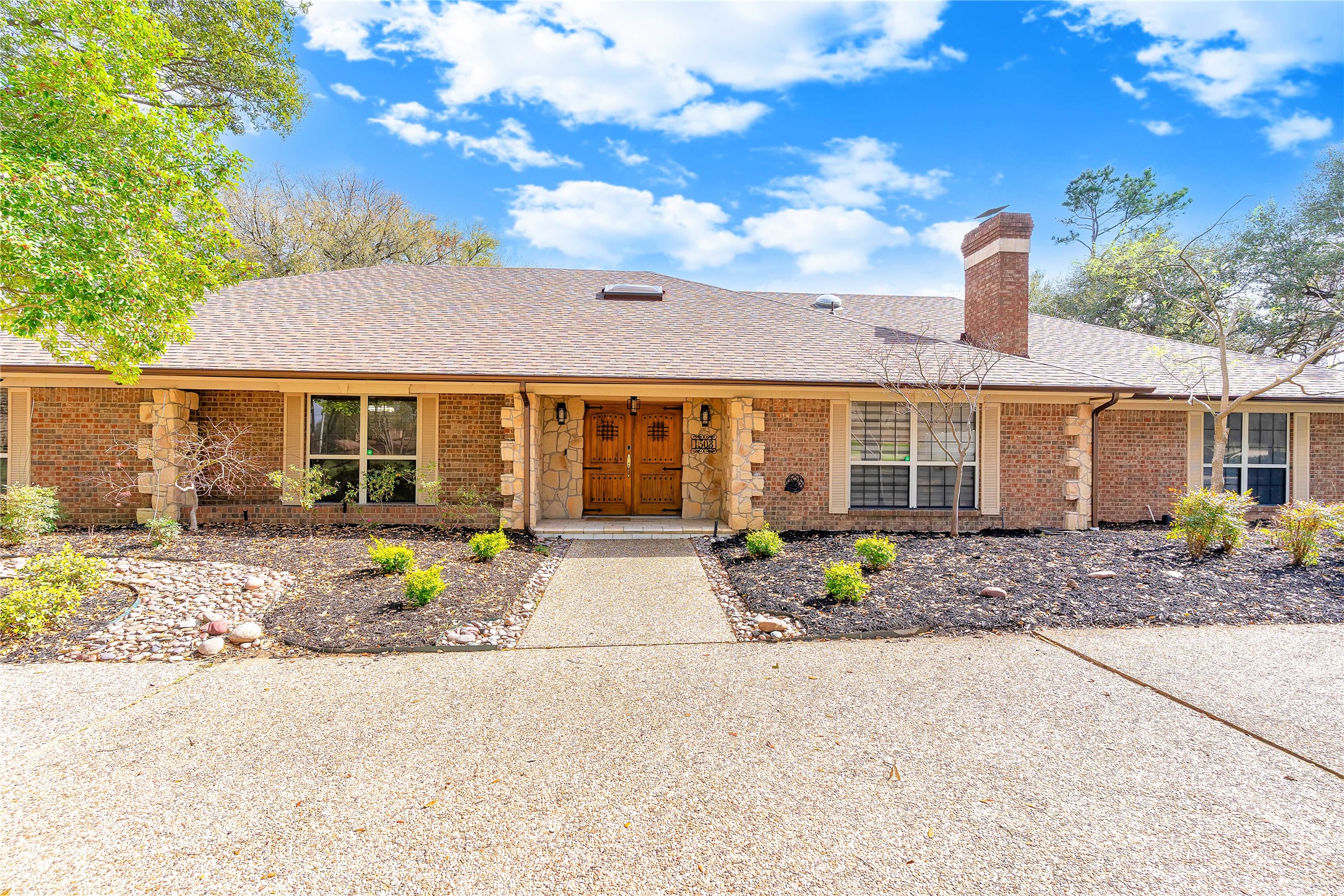1503 W Westhill Drive