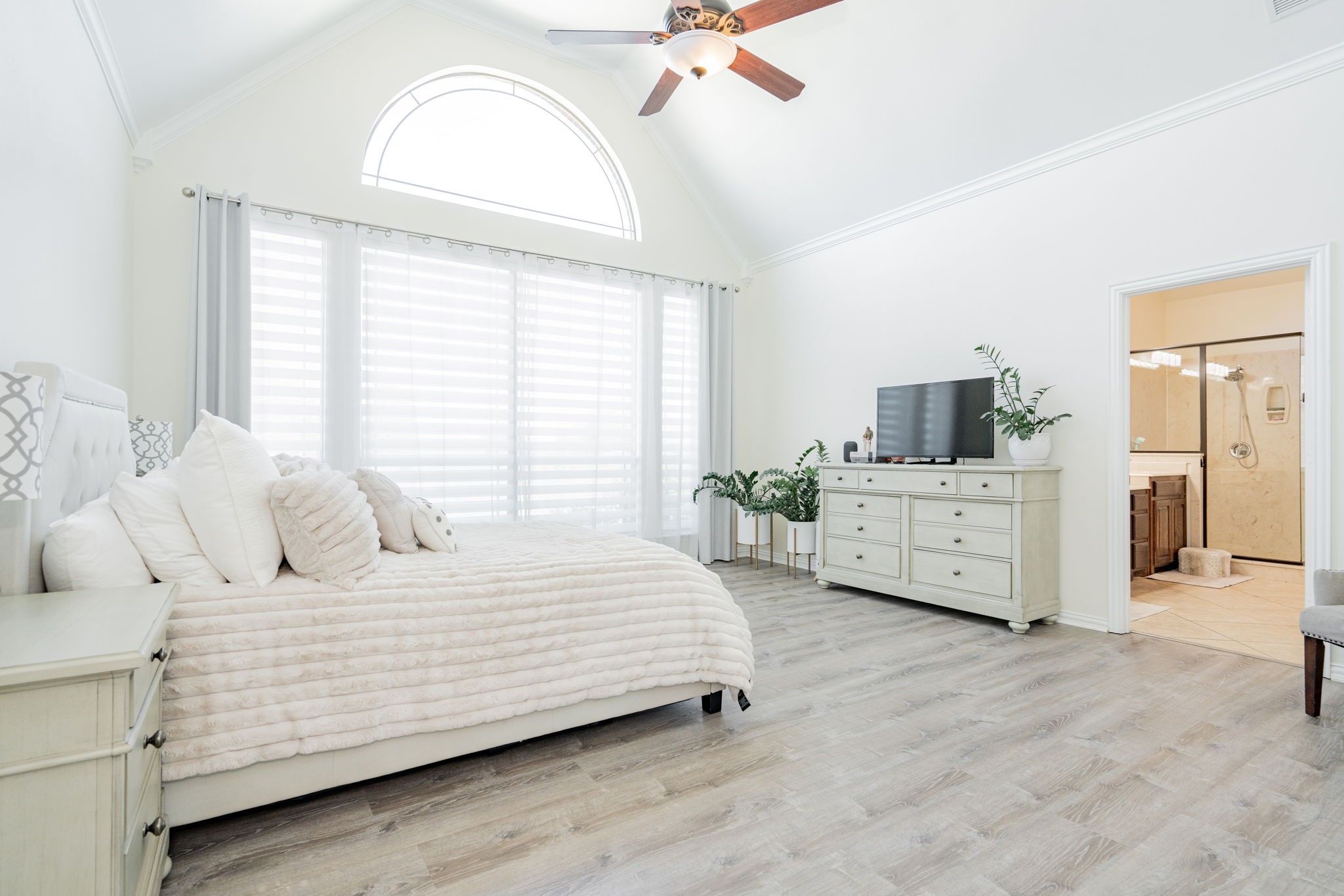 12176 Livingston Way