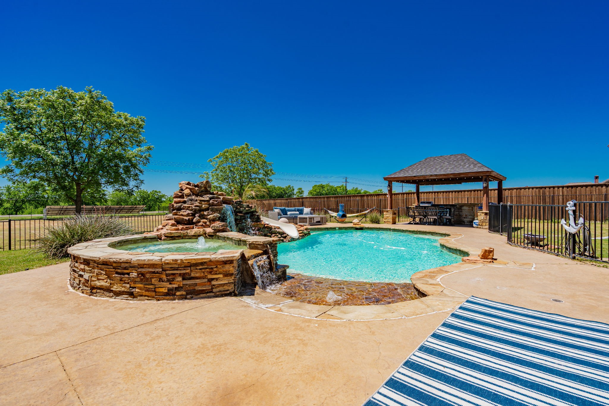 12176 Livingston Way