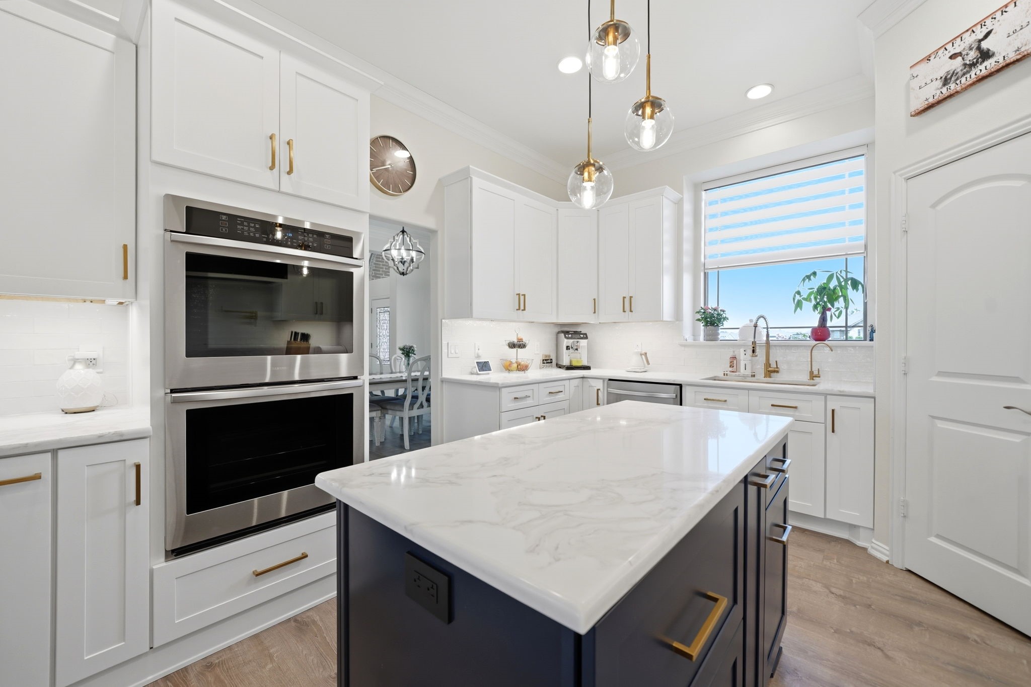 12176 Livingston Way