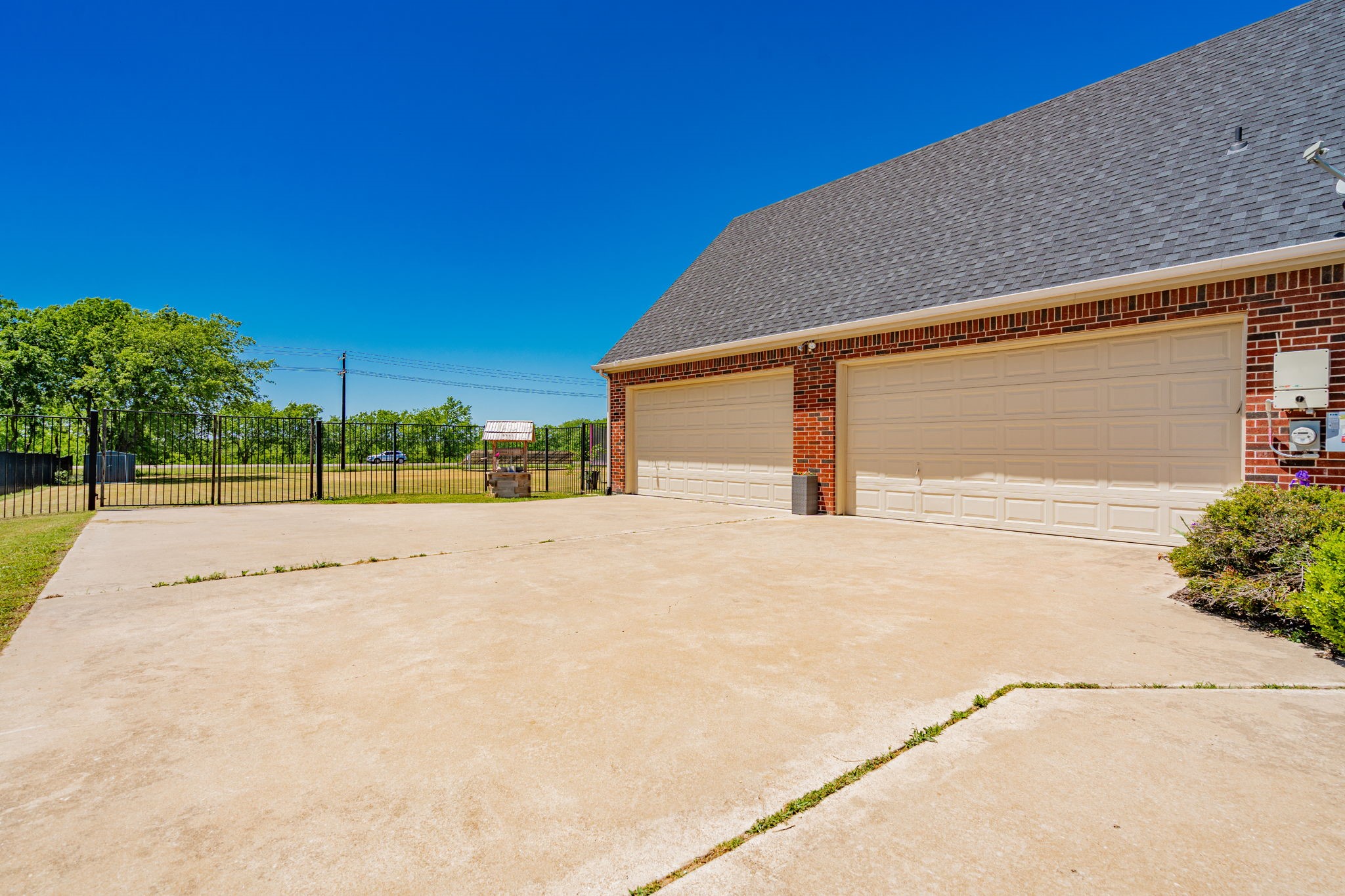 12176 Livingston Way