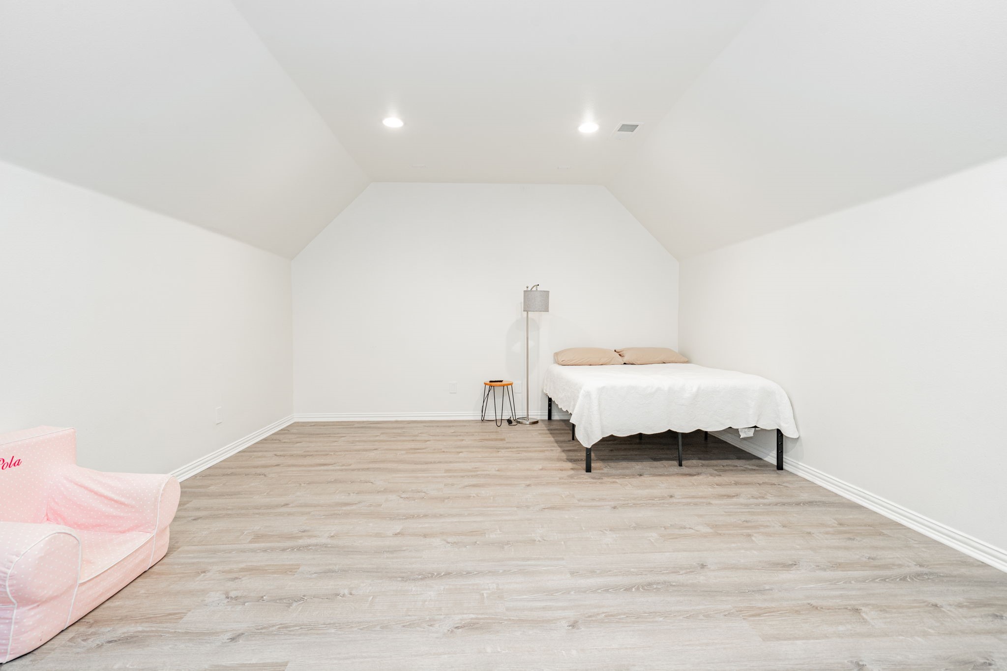 12176 Livingston Way