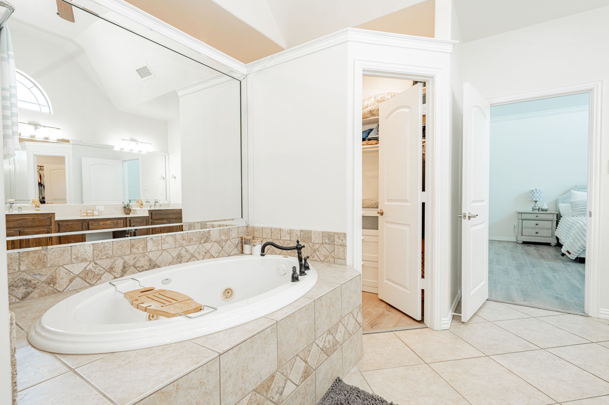 12176 Livingston Way