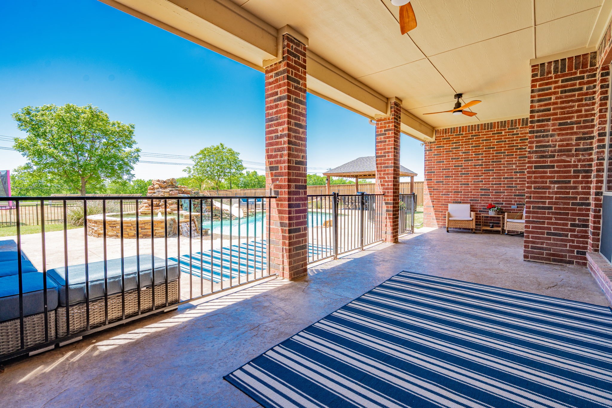 12176 Livingston Way