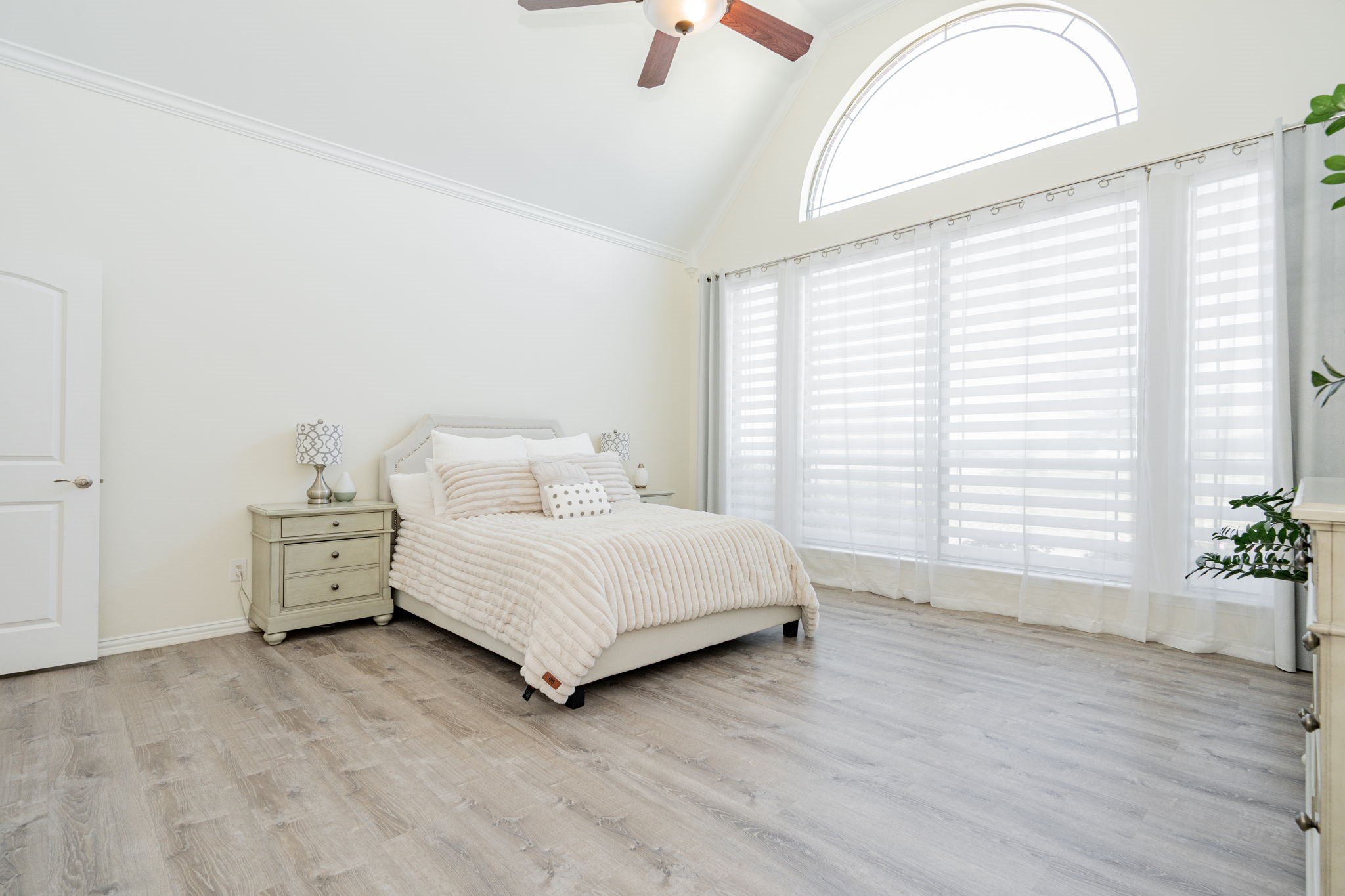 12176 Livingston Way