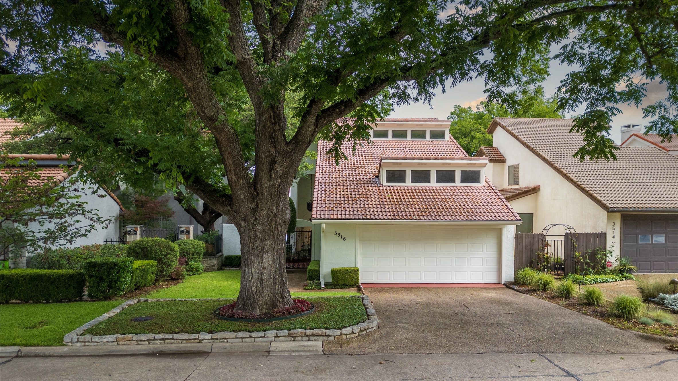 3516 Lakeside Drive