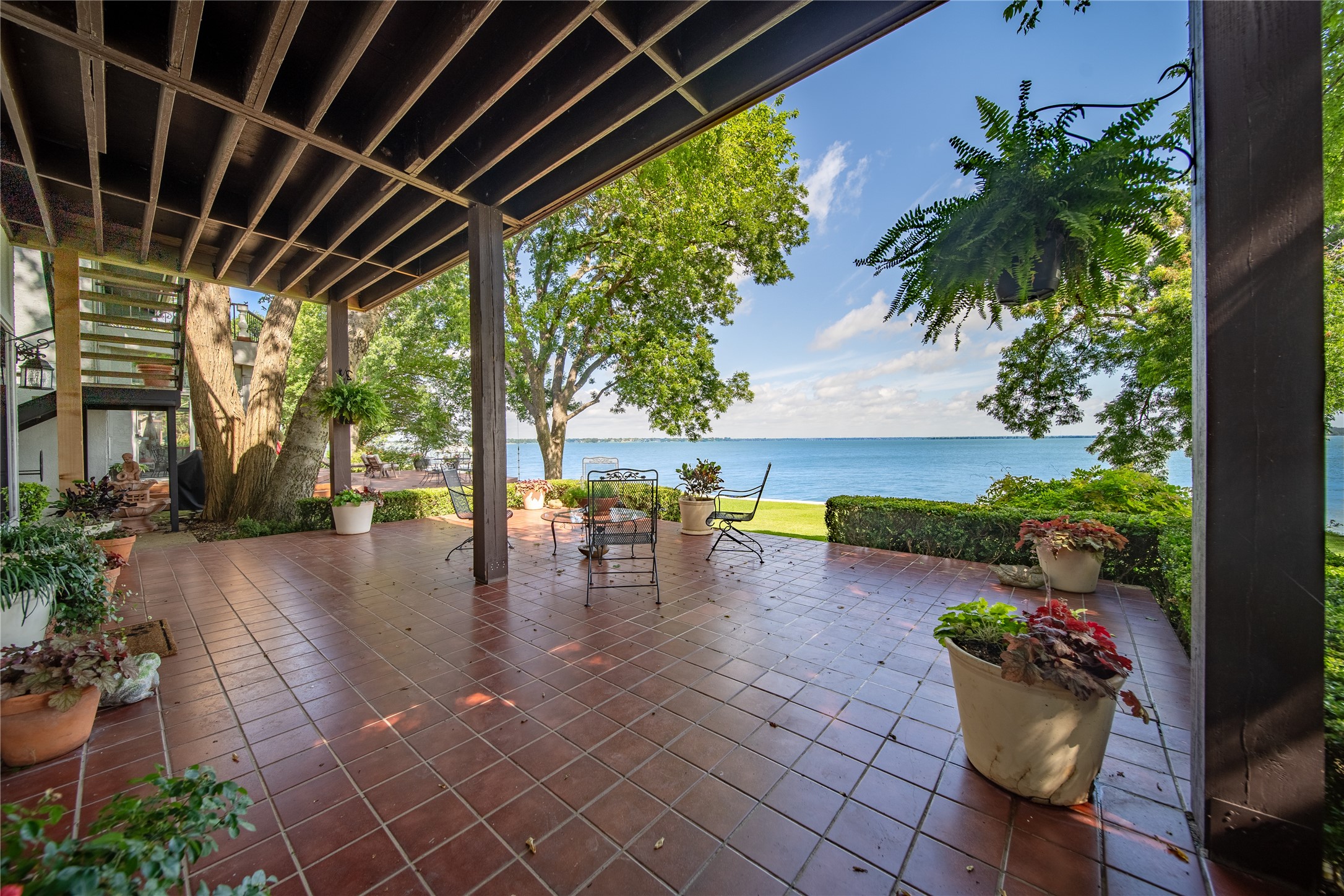 3516 Lakeside Drive