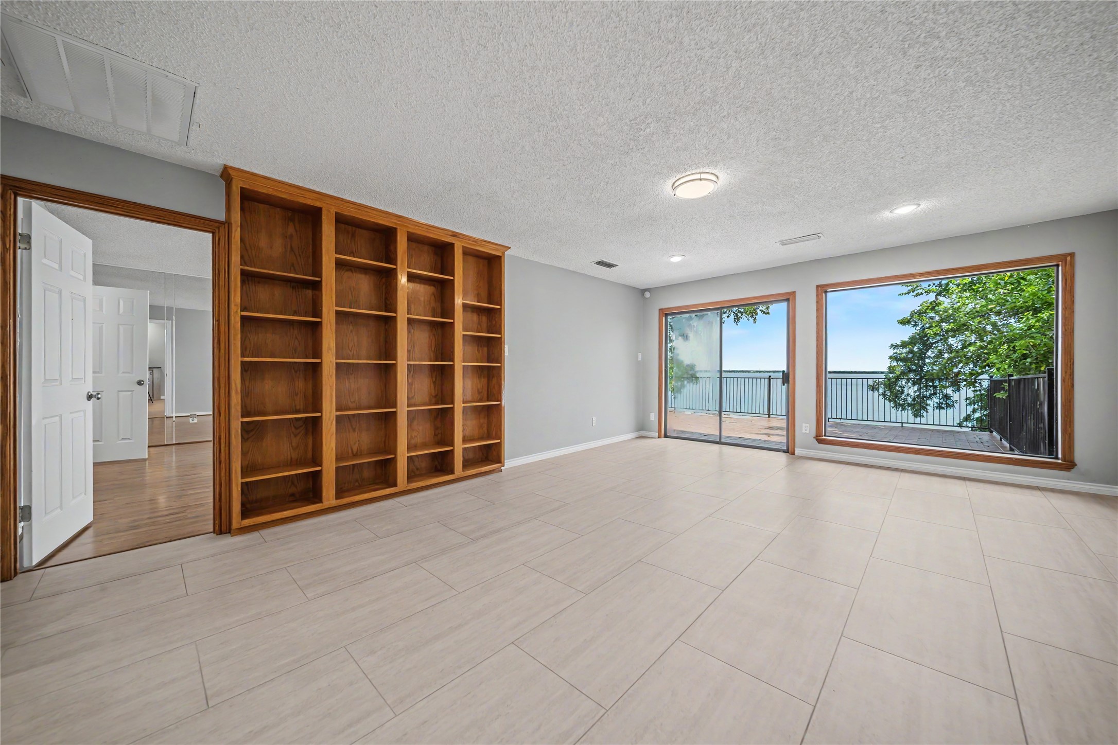 3516 Lakeside Drive
