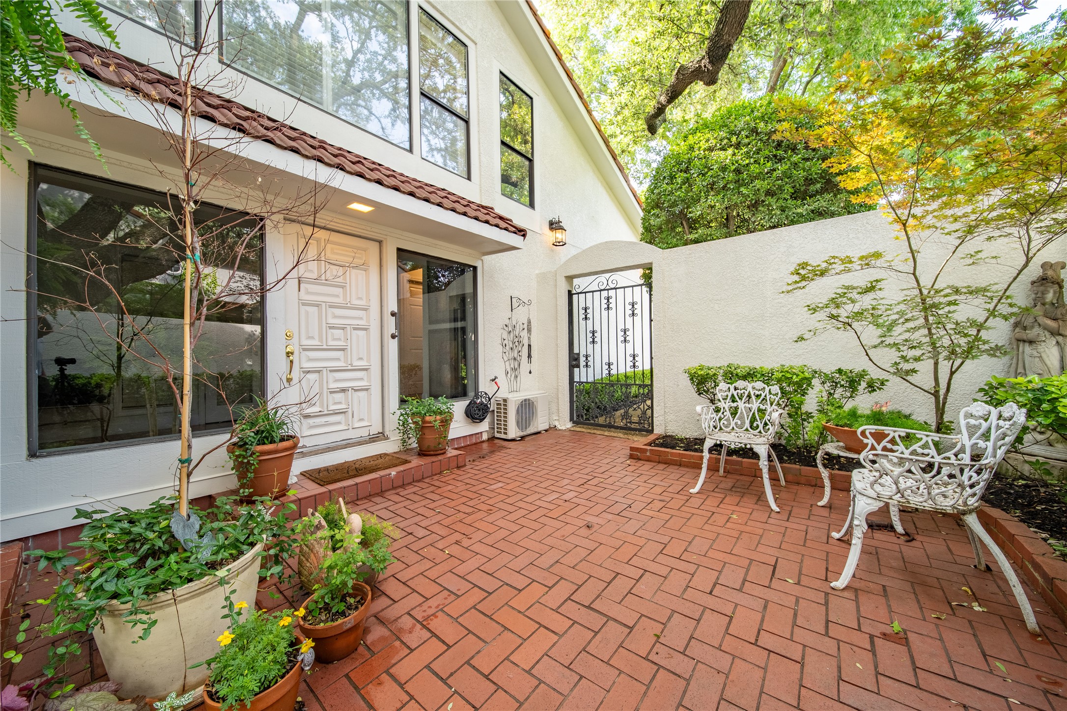 3516 Lakeside Drive