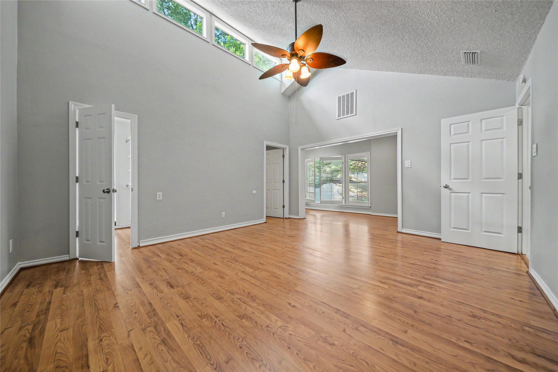 3516 Lakeside Drive