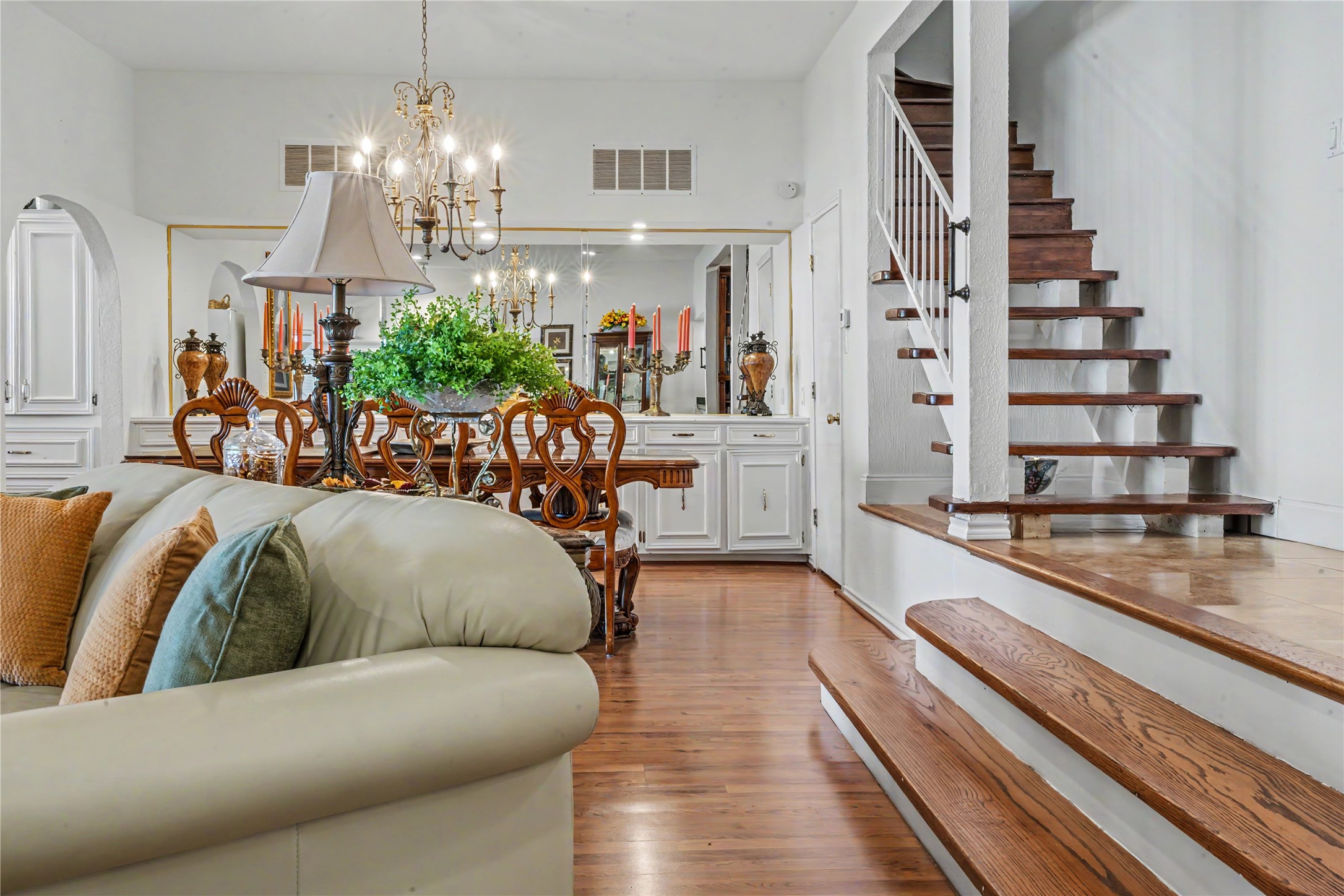 3516 Lakeside Drive
