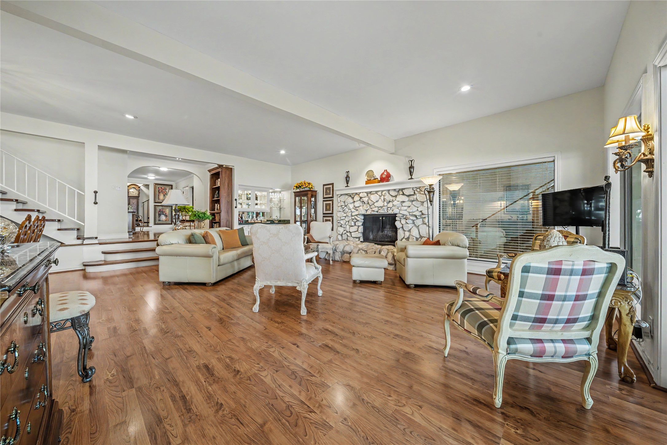 3516 Lakeside Drive