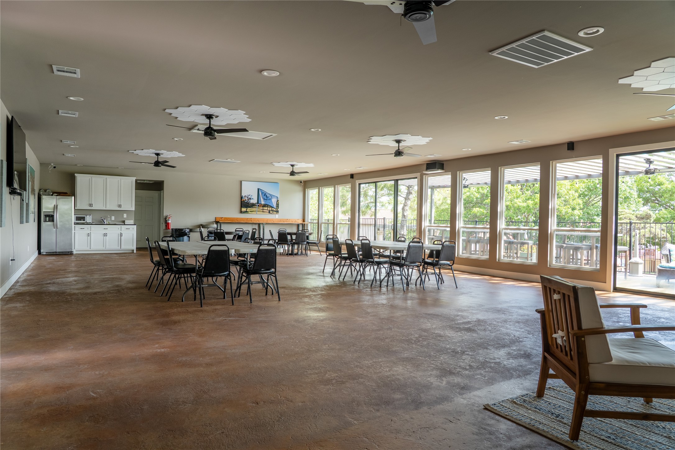 3516 Lakeside Drive