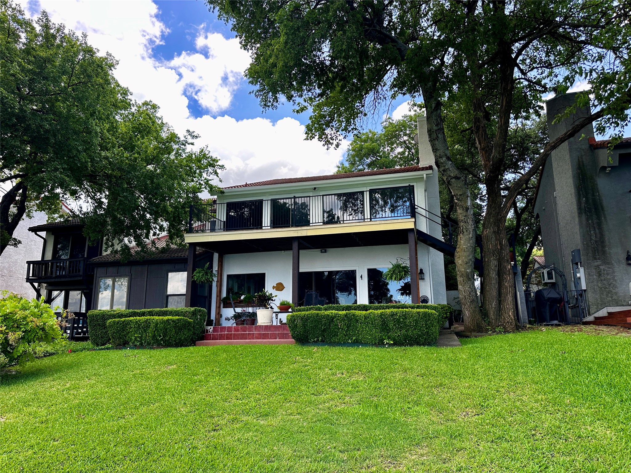 3516 Lakeside Drive