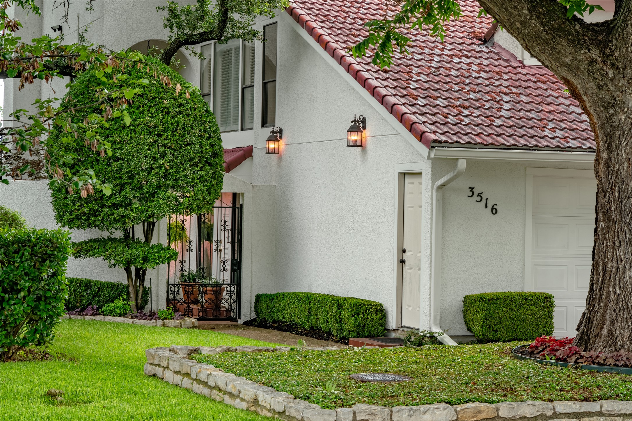 3516 Lakeside Drive