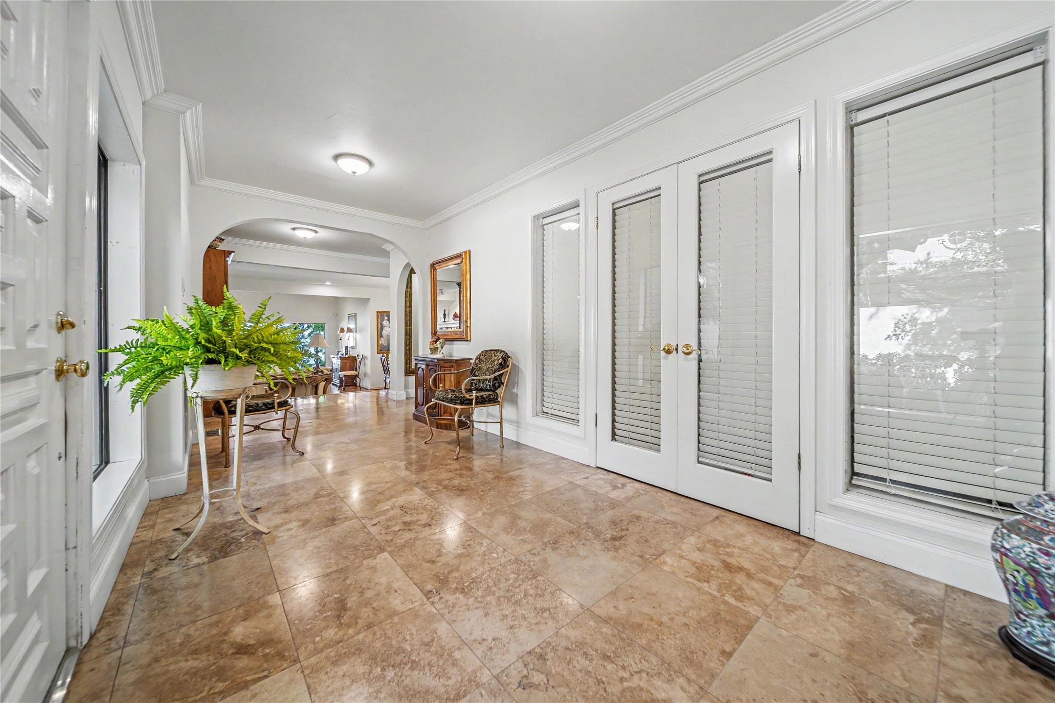 3516 Lakeside Drive