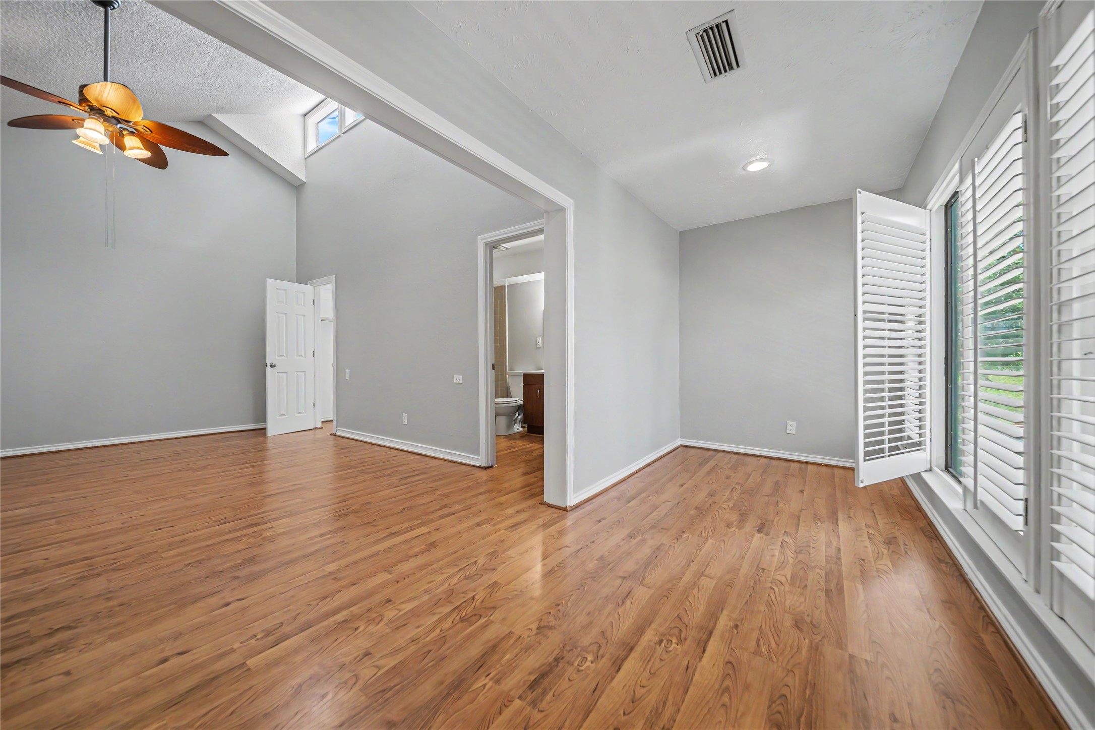 3516 Lakeside Drive