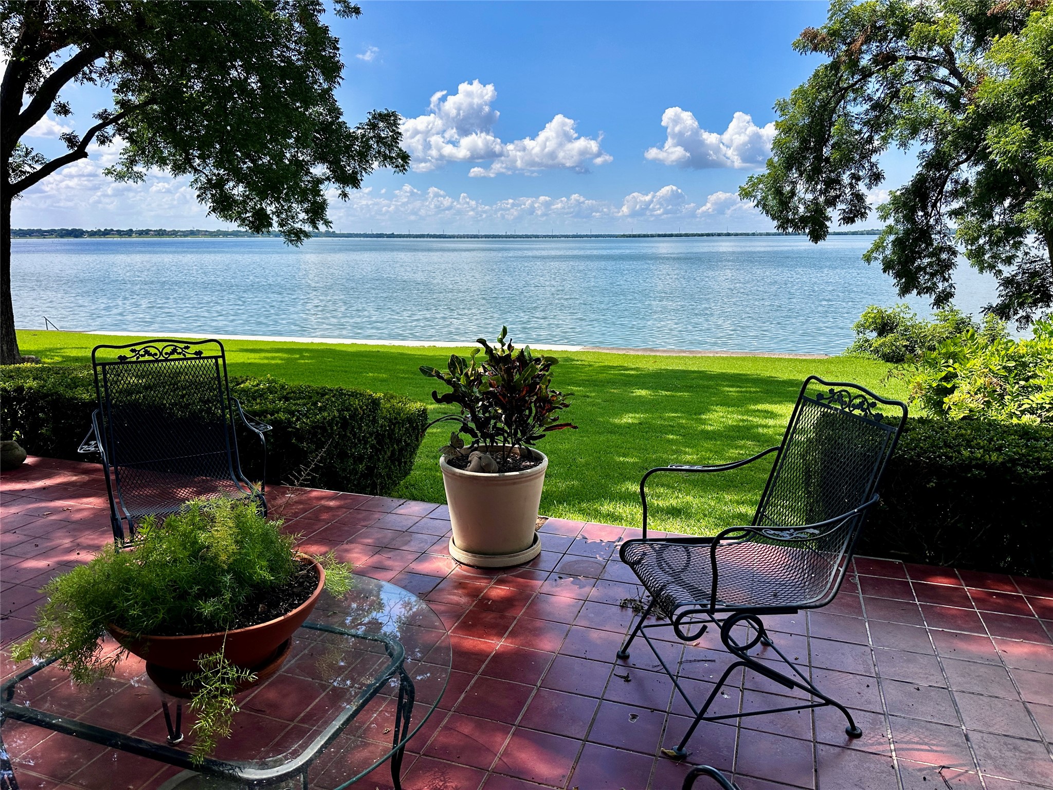 3516 Lakeside Drive