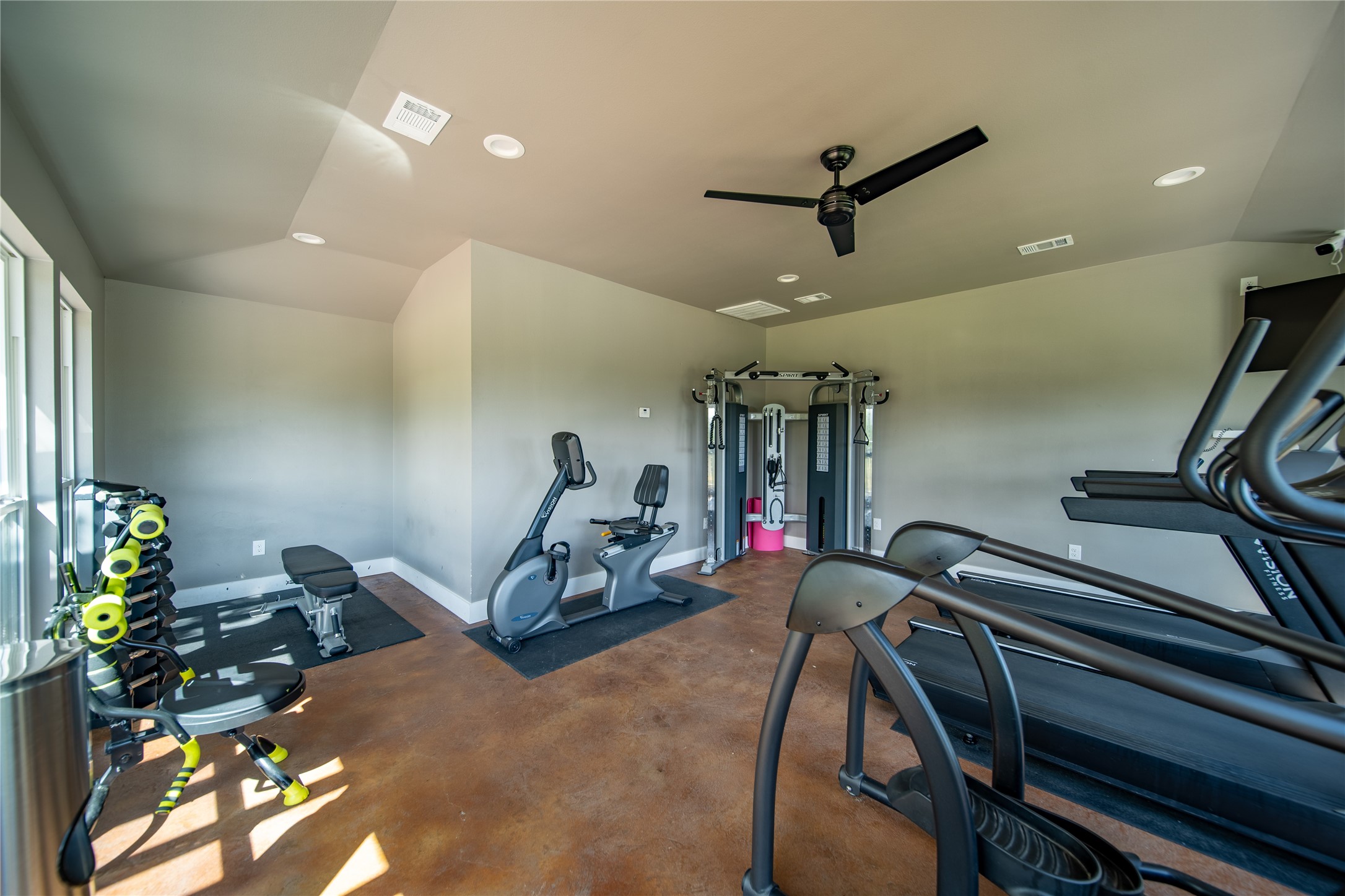 3516 Lakeside Drive