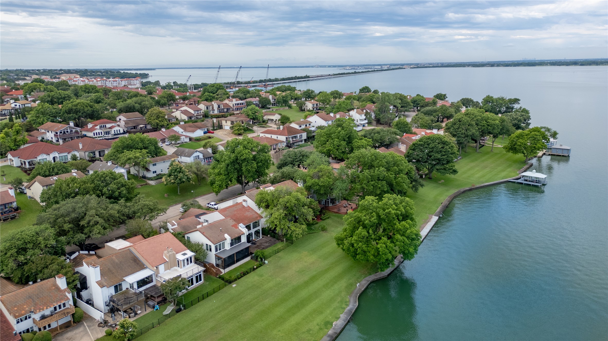 3516 Lakeside Drive