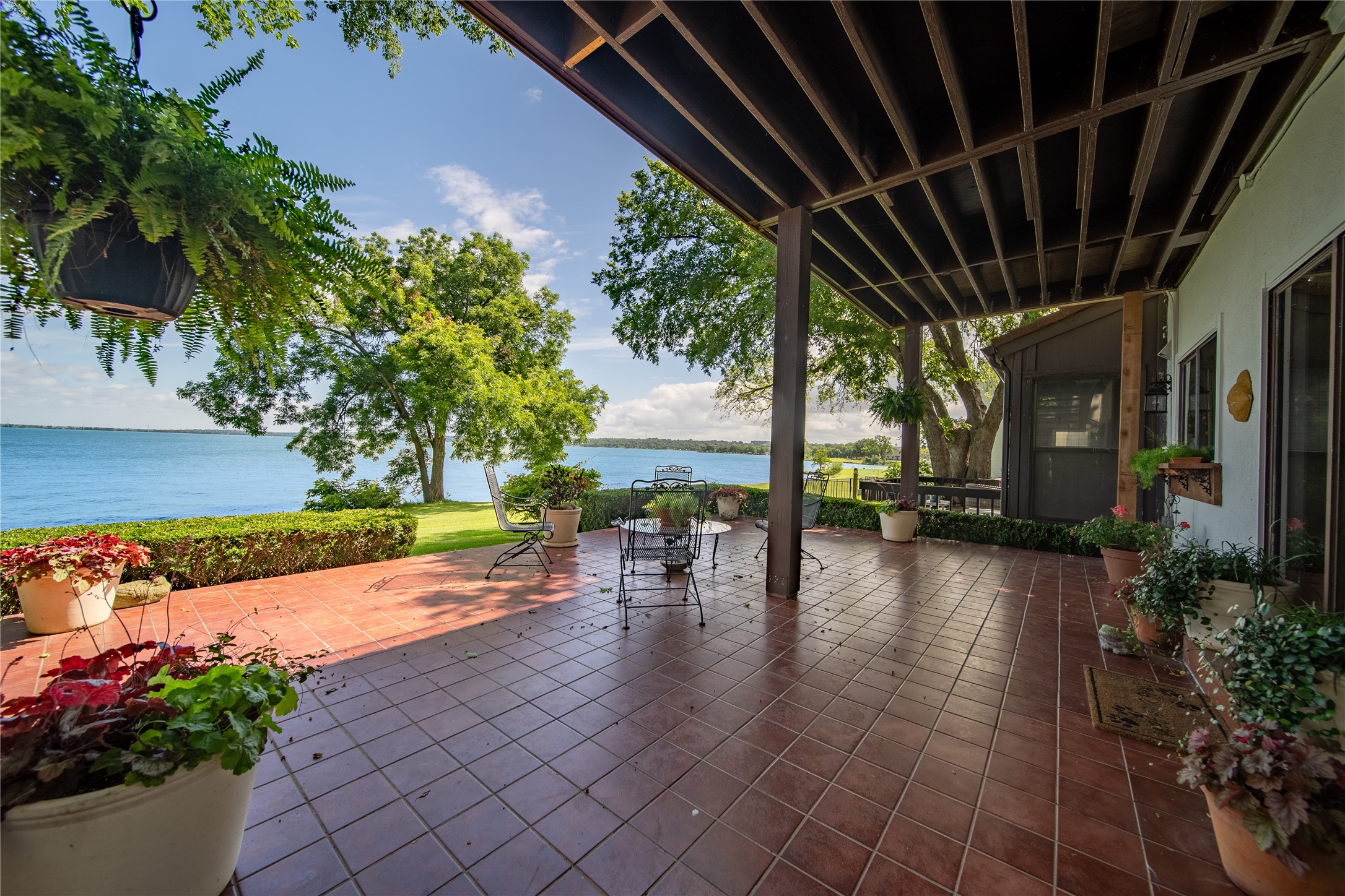 3516 Lakeside Drive