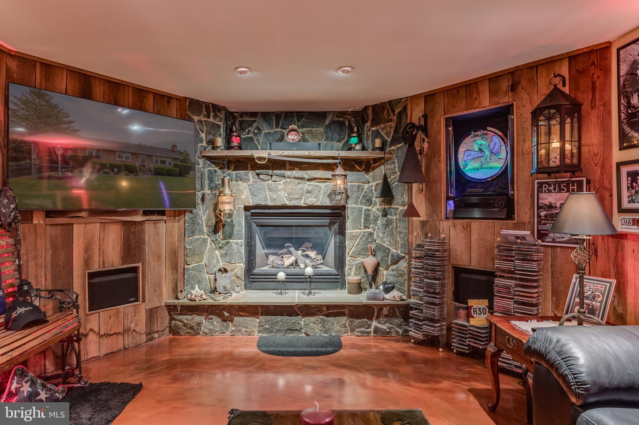 1085 GREENWOOD ROAD
