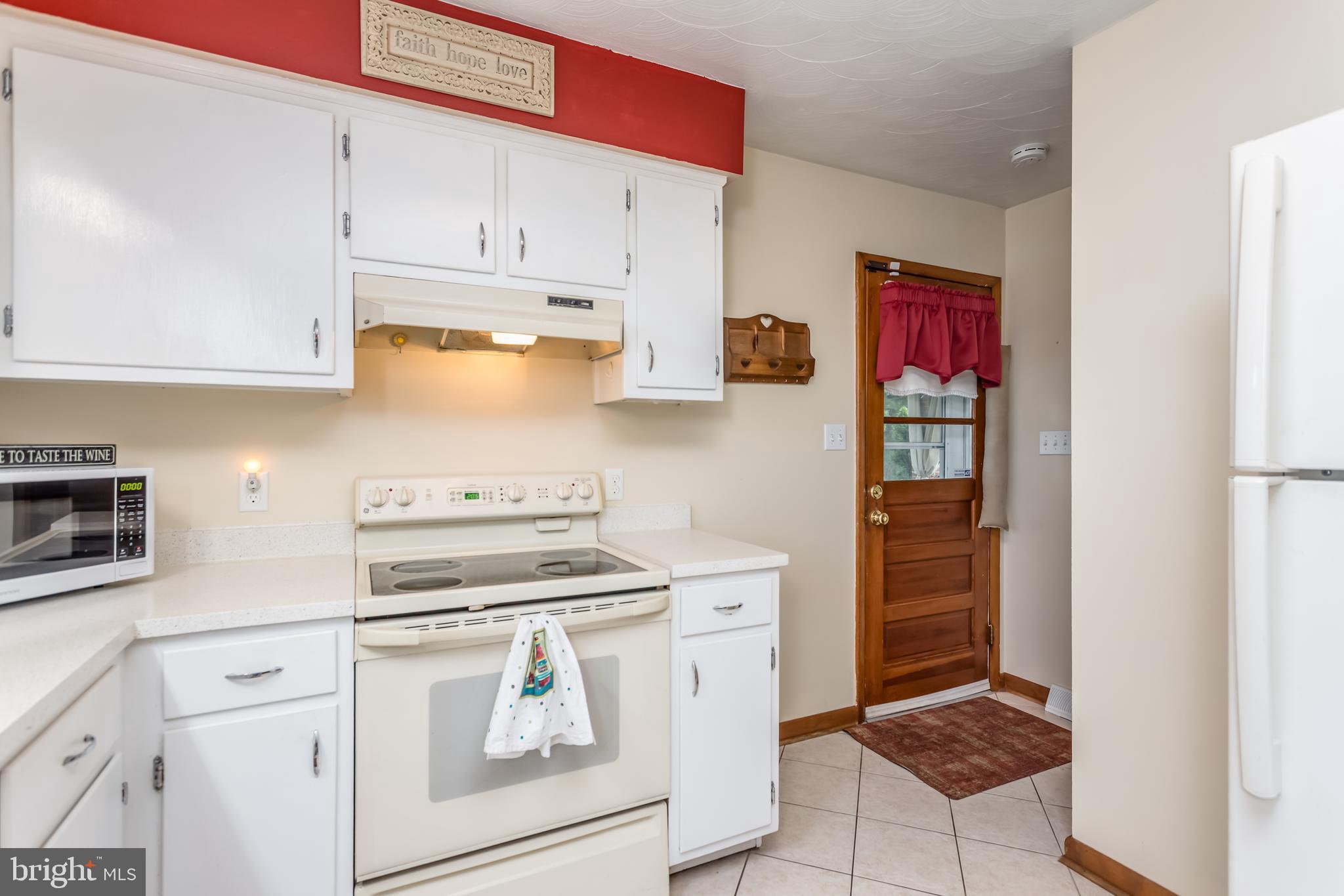 1085 GREENWOOD ROAD
