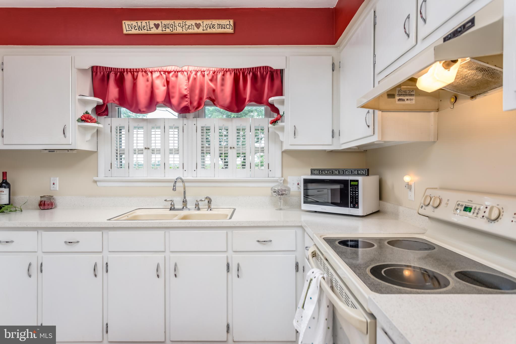 1085 GREENWOOD ROAD