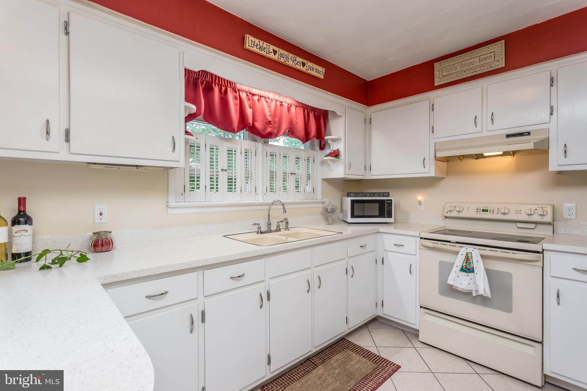 1085 GREENWOOD ROAD