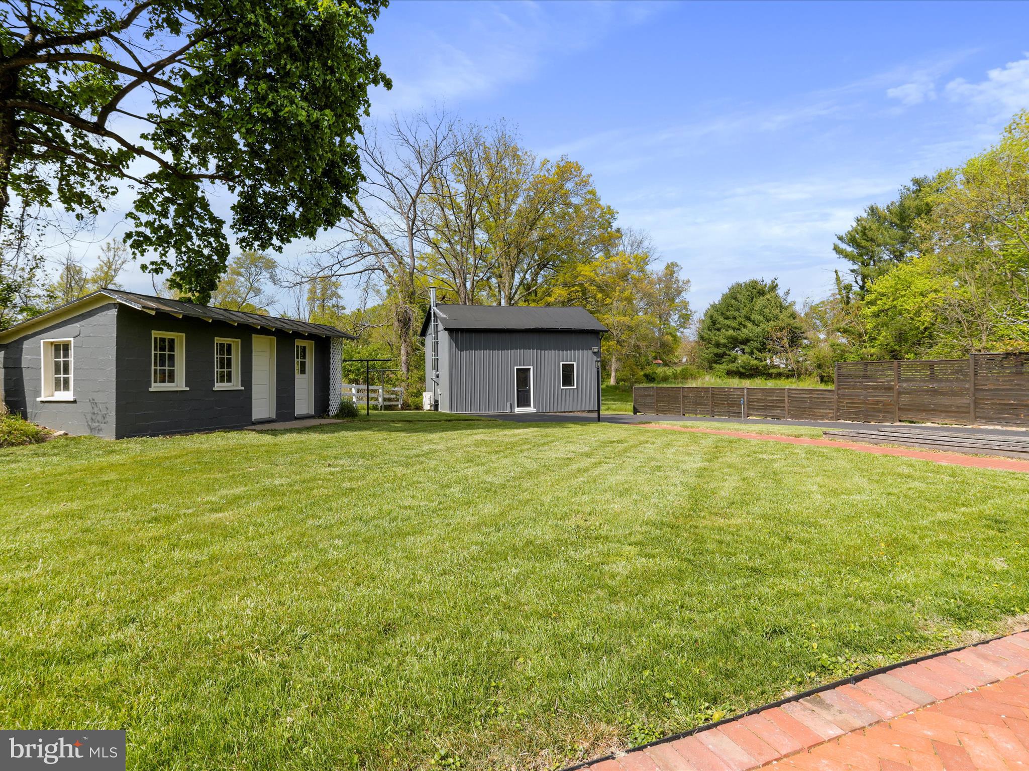 921 W Main St